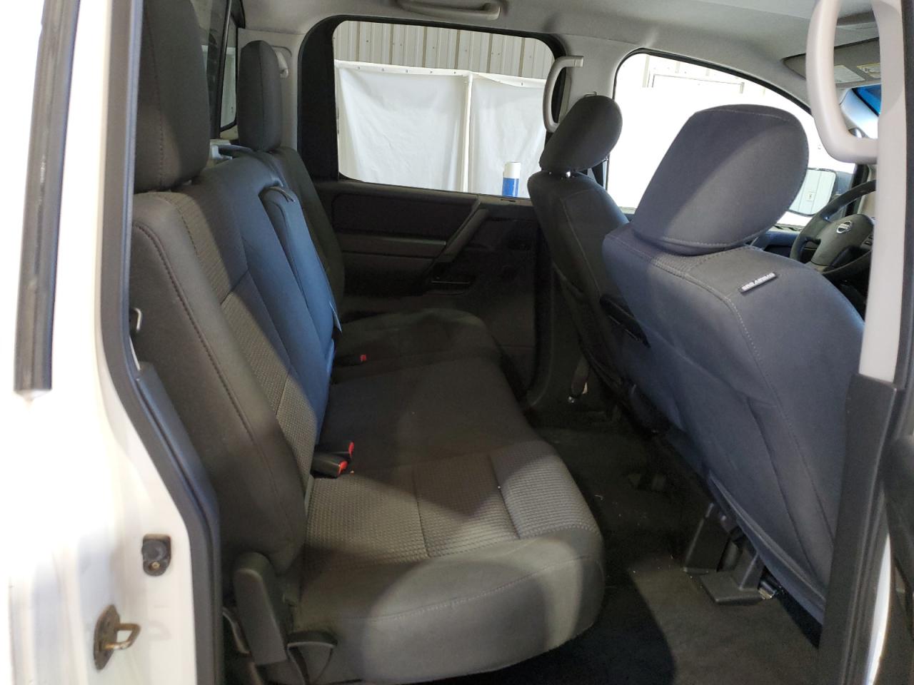 2012 Nissan Titan - Image 10