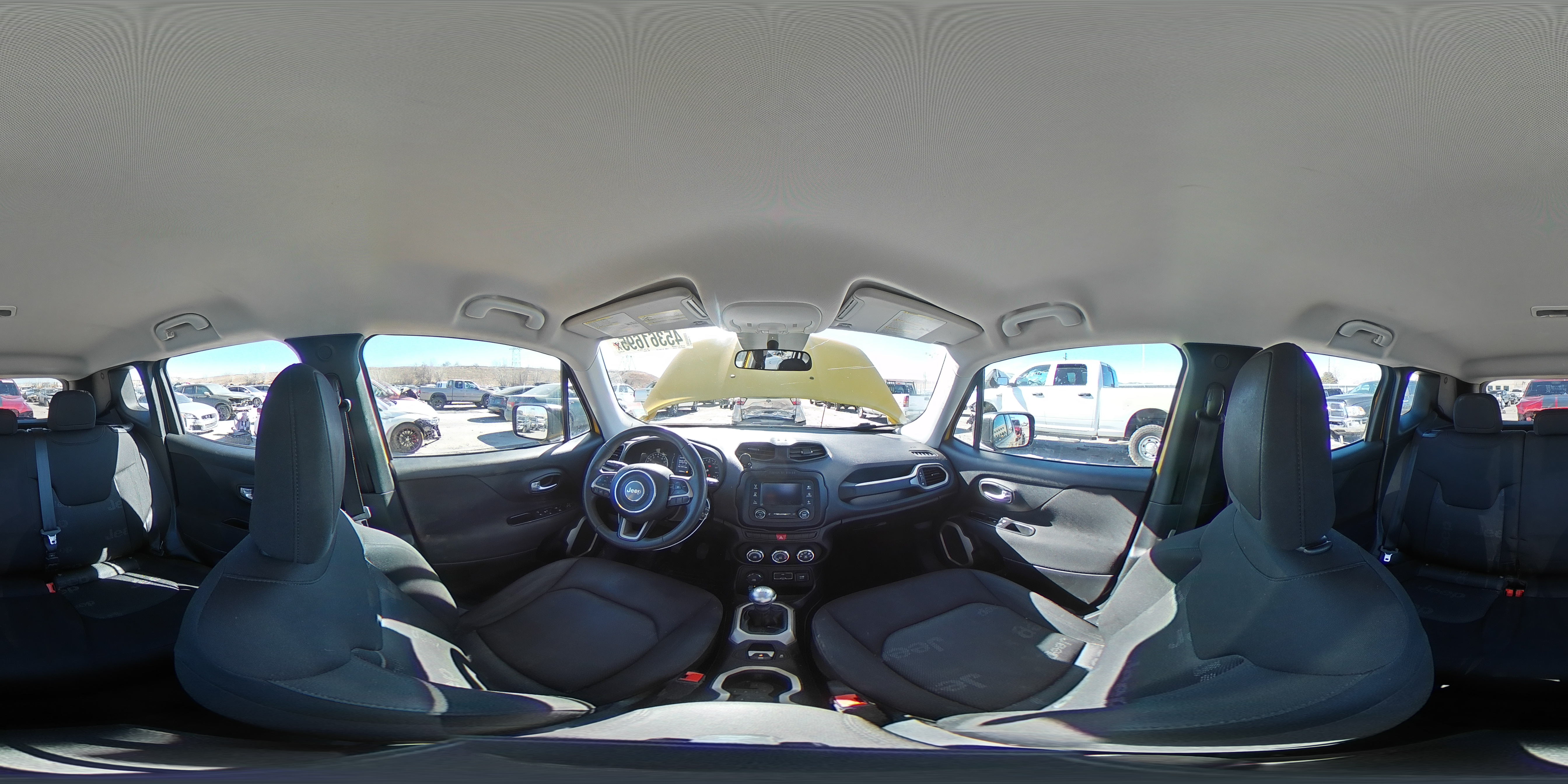 2015 Jeep Renegade - Image 16