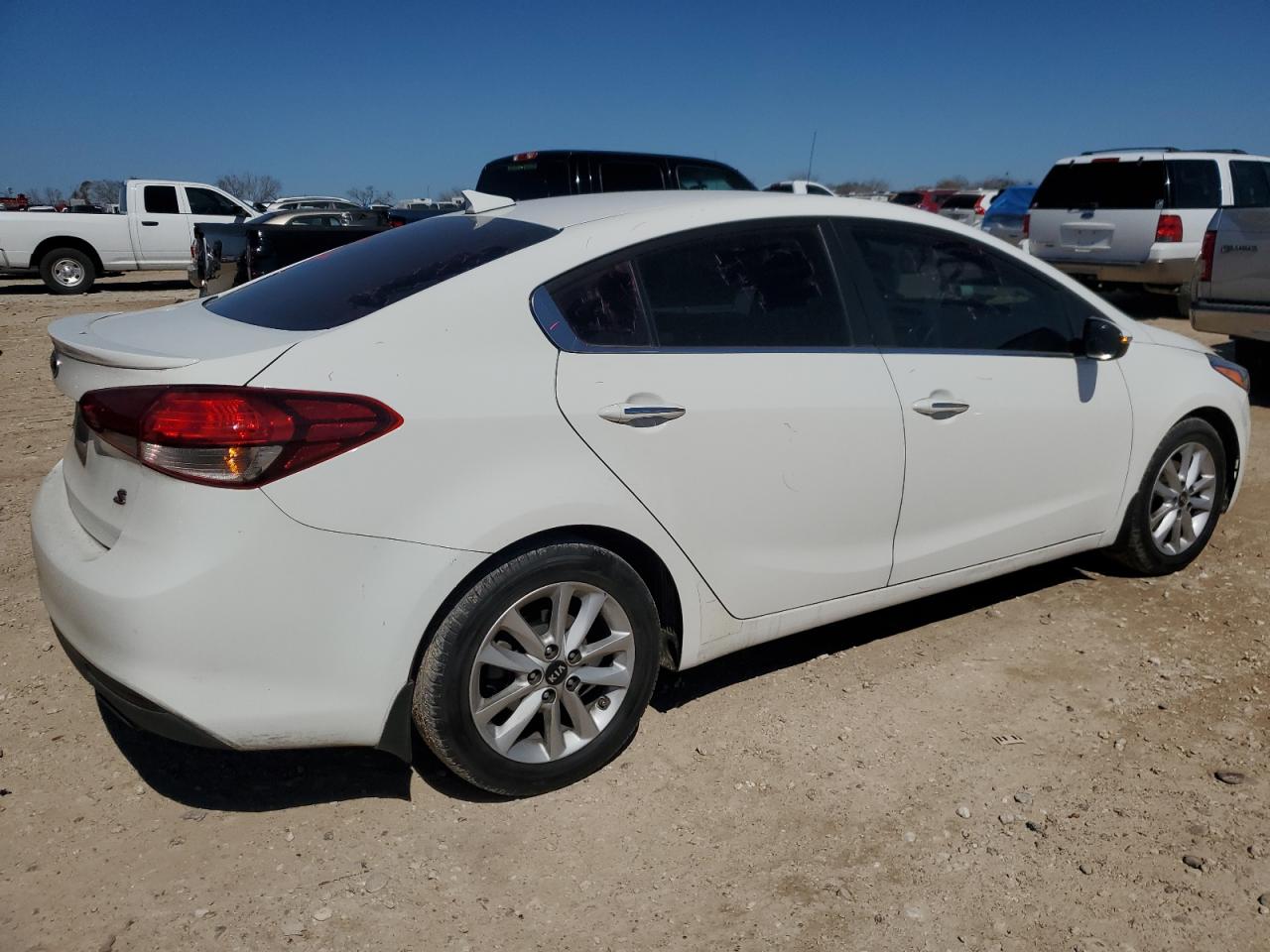 2017 Kia Forte - Image 3