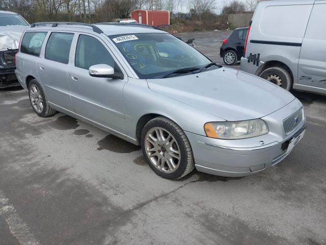 2006 VOLVO V70 SE (14