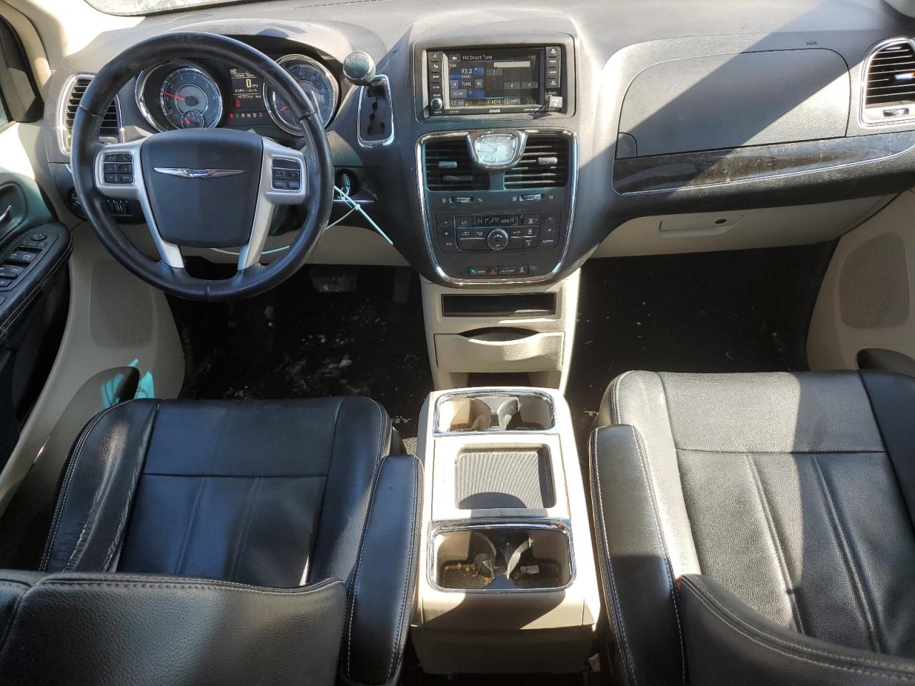 2014 Chrysler Town & Country - Image 8