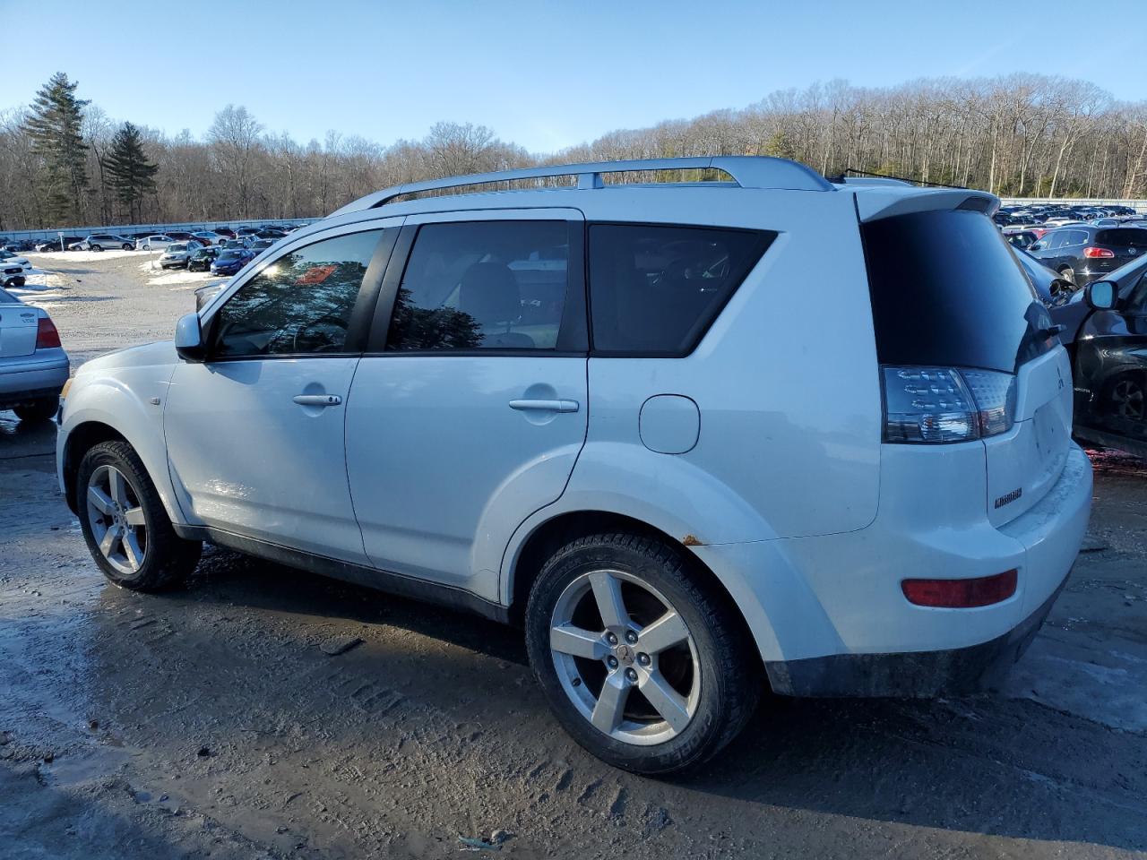 2007 Mitsubishi Outlander - Image 2