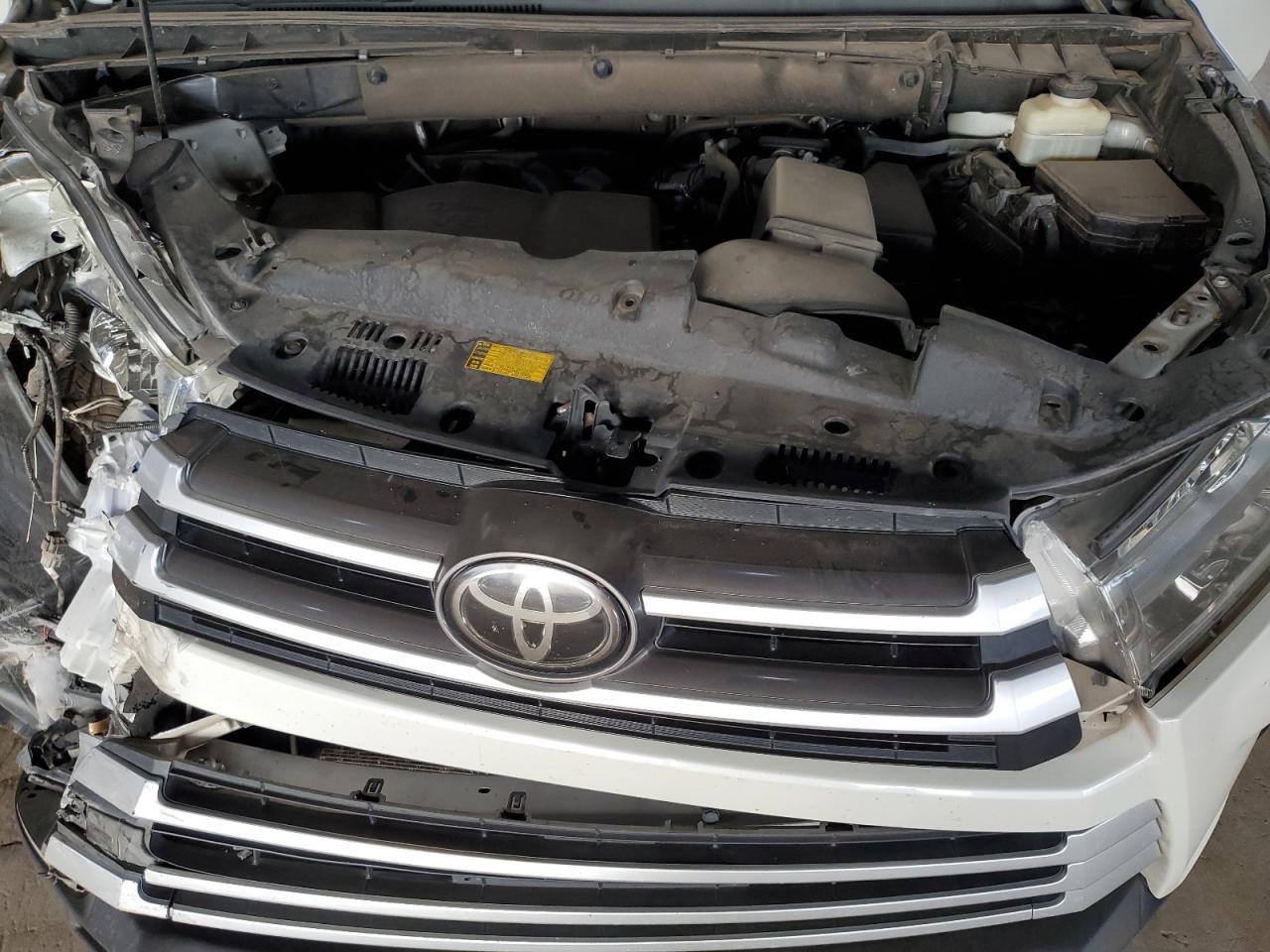 2019 Toyota Highlander - Image 13
