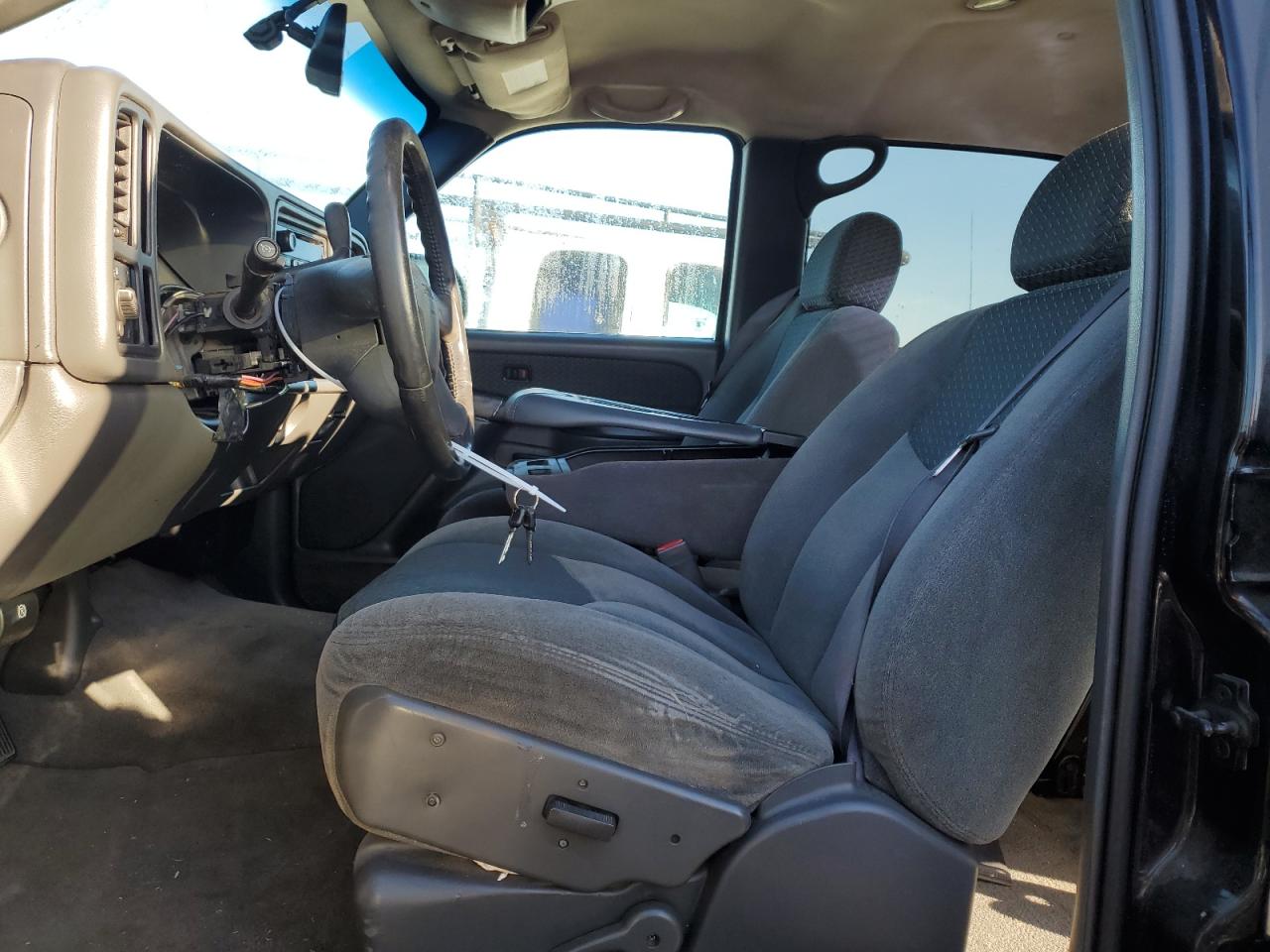 2004 Chevrolet Avalanche - Image 7