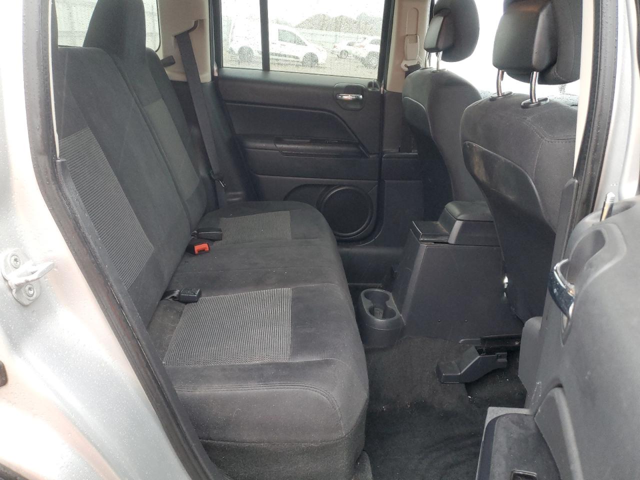 2012 Jeep Liberty (Patriot) - Image 11