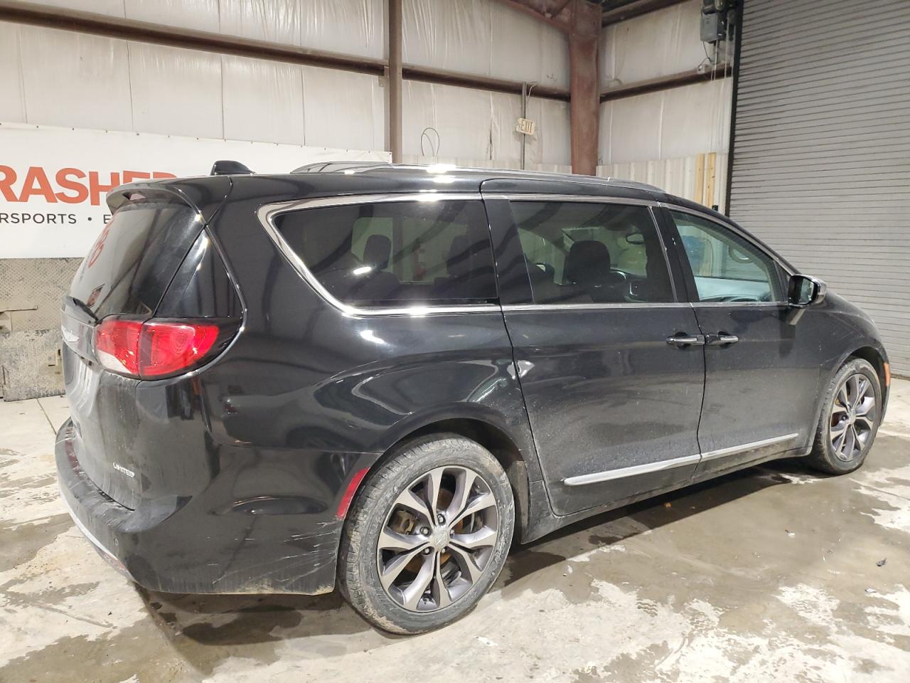 2017 Chrysler Pacifica - Image 3