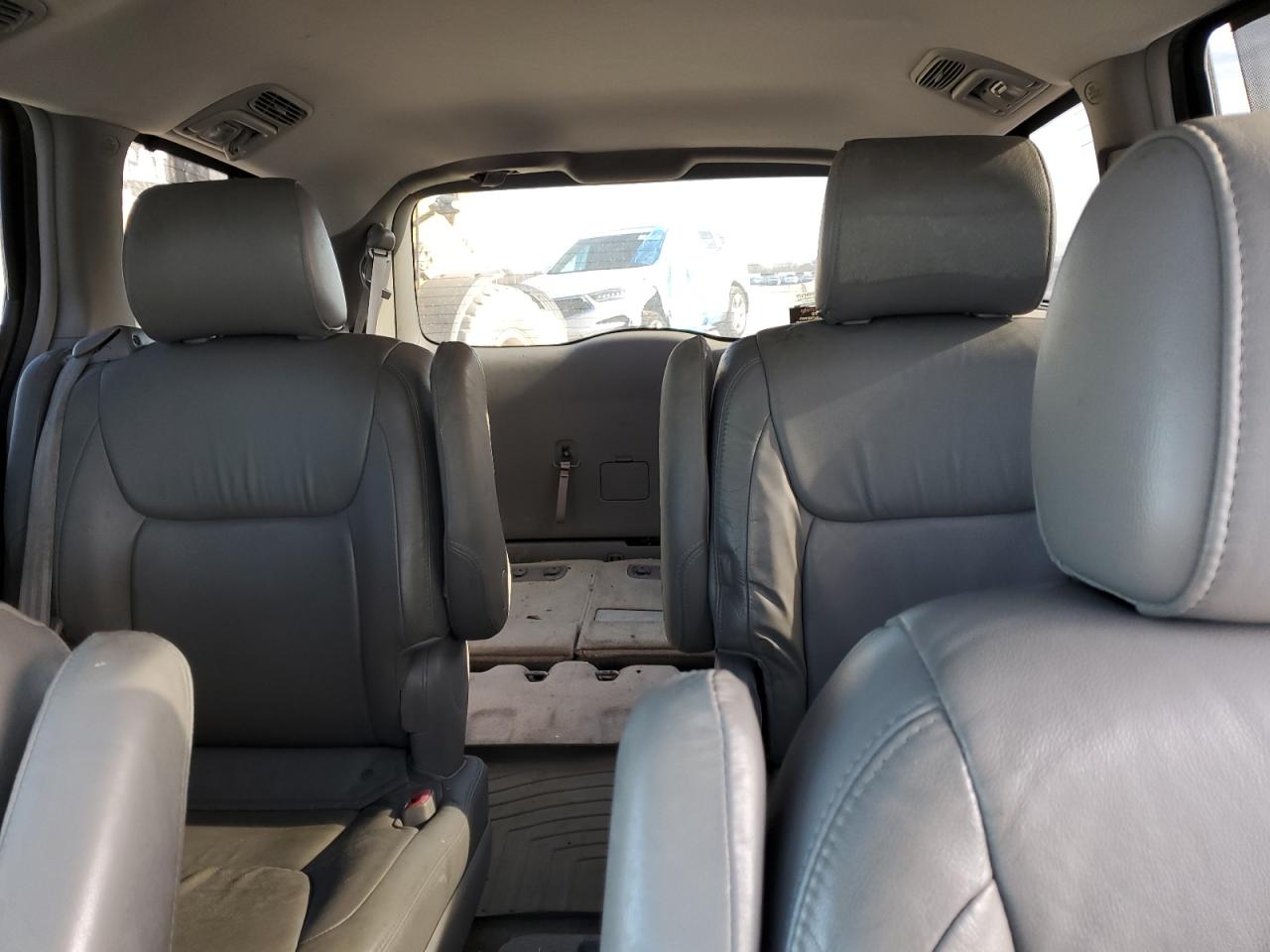 2007 Toyota Sienna - Image 10