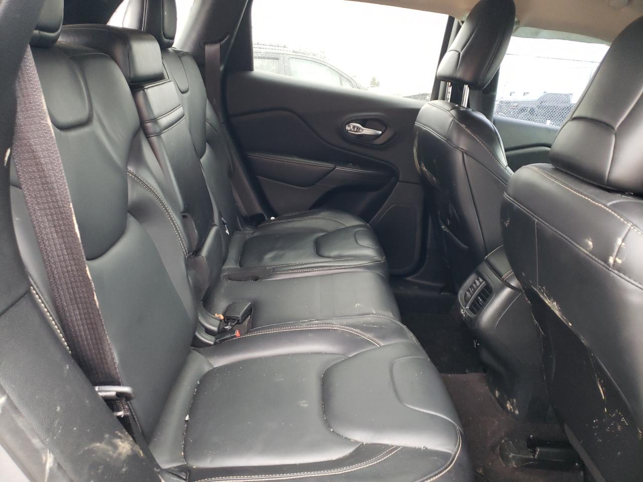 2016 Jeep Grand Cherokee - Image 11