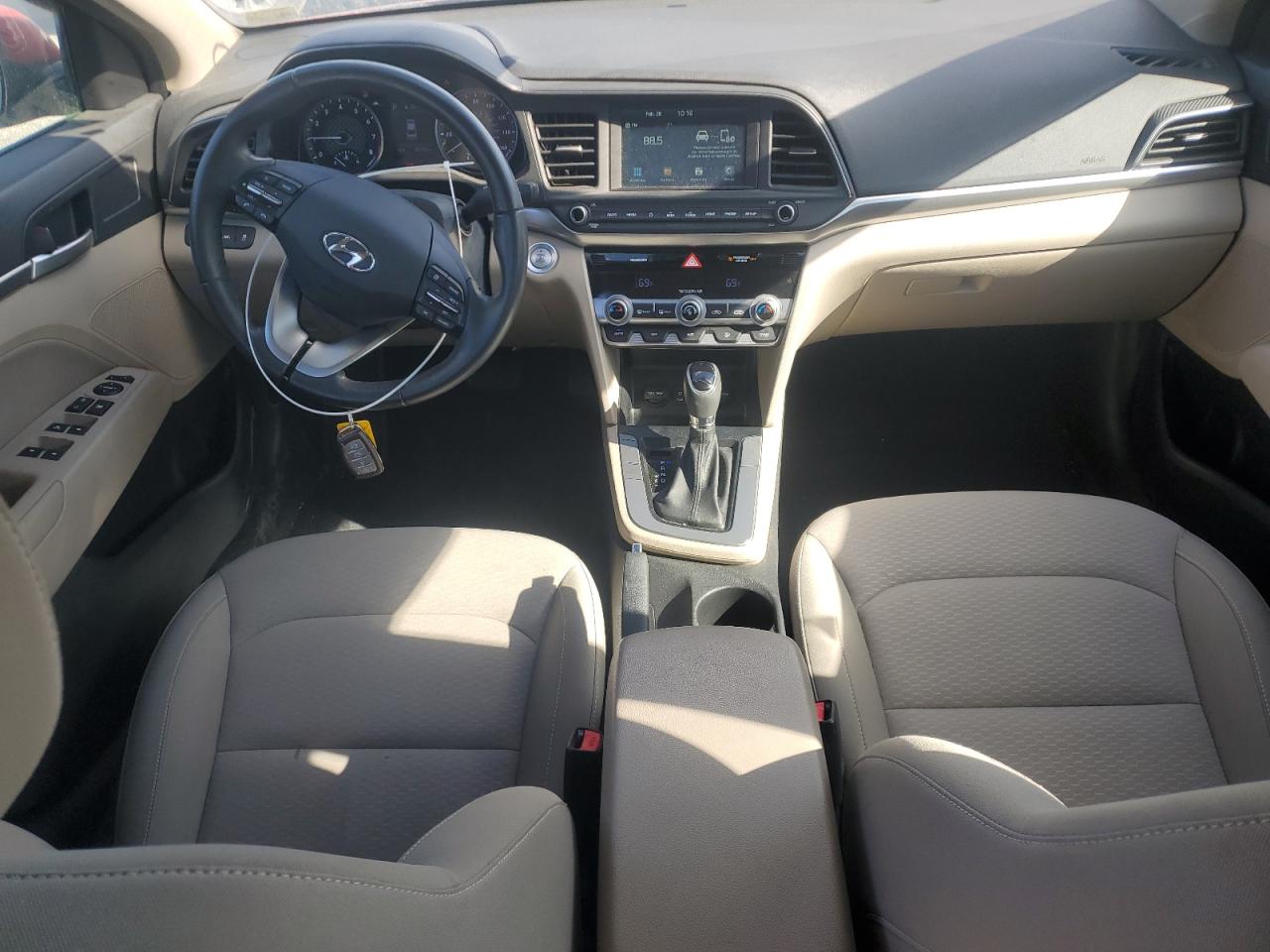 2019 Hyundai Elantra - Image 8