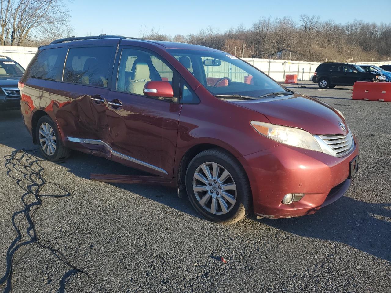 2014 Toyota Sienna - Image 4
