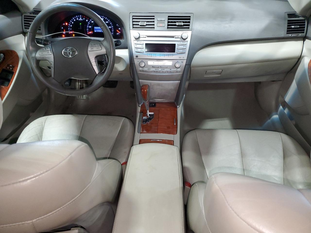 2011 Toyota Camry - Image 8