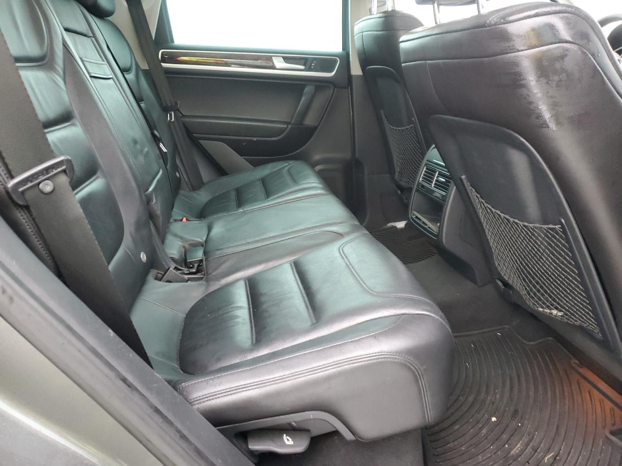 2014 Volkswagen Touareg - Image 11