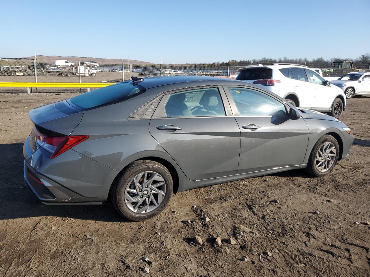 2024 Hyundai Elantra - Image 3