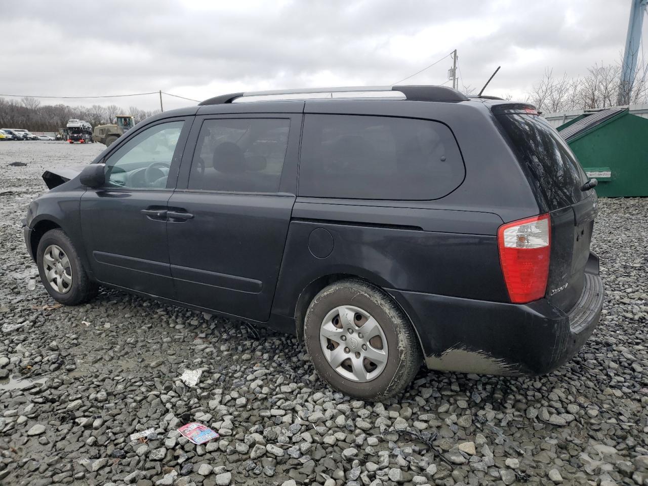 2009 Kia Sedona - Image 2