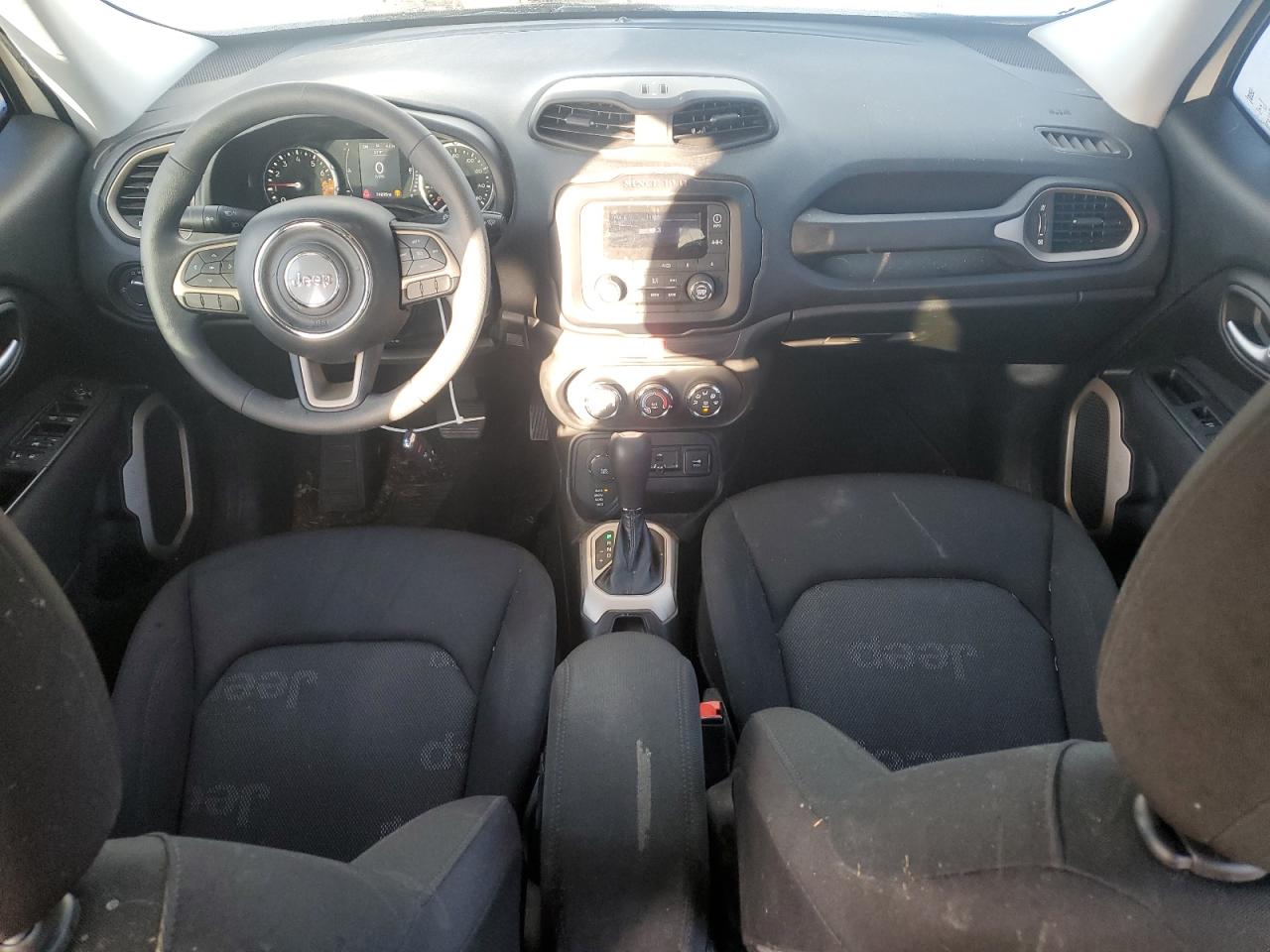 2017 Jeep Renegade - Image 8