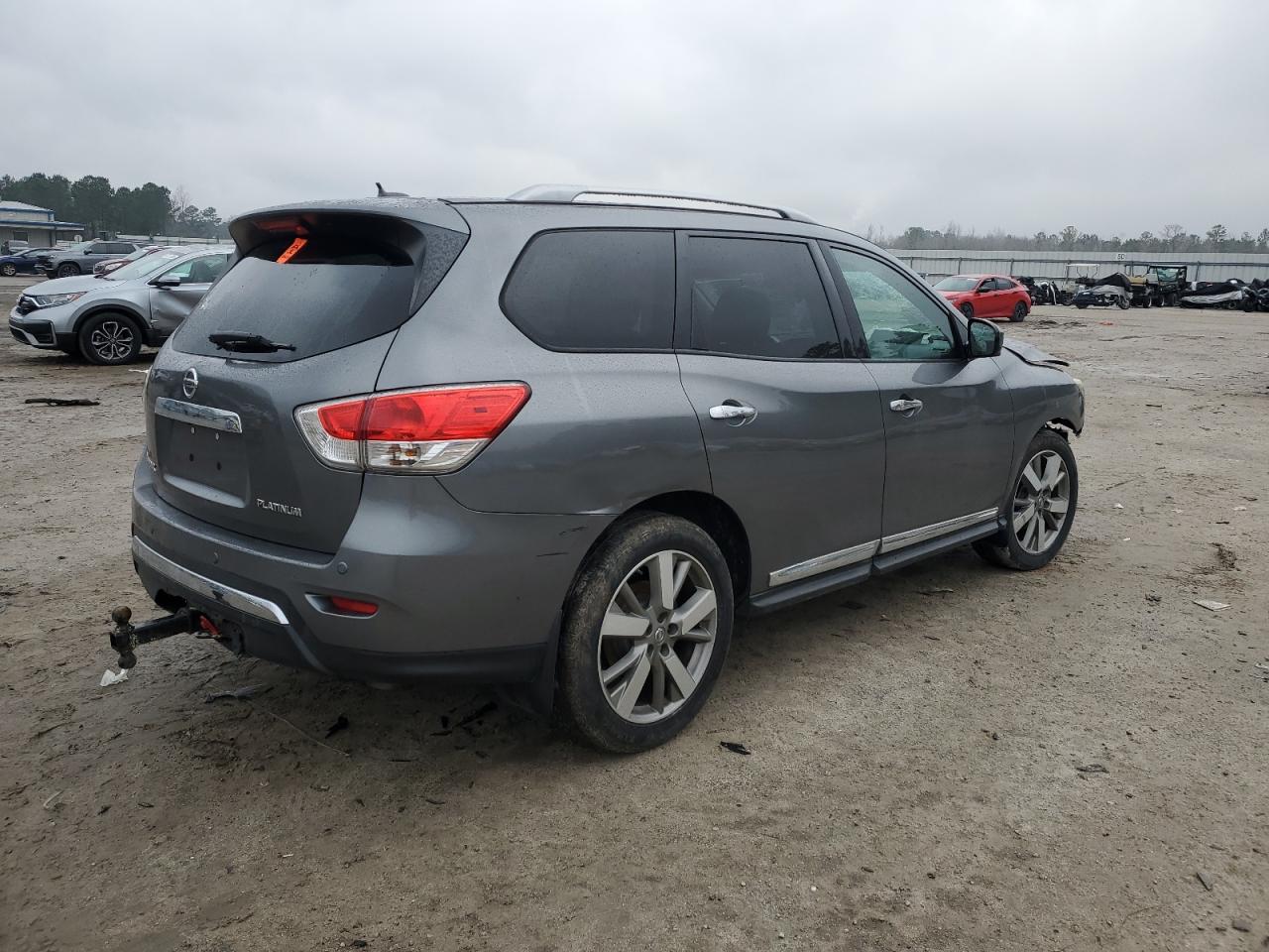 2015 Nissan Pathfinder - Image 3