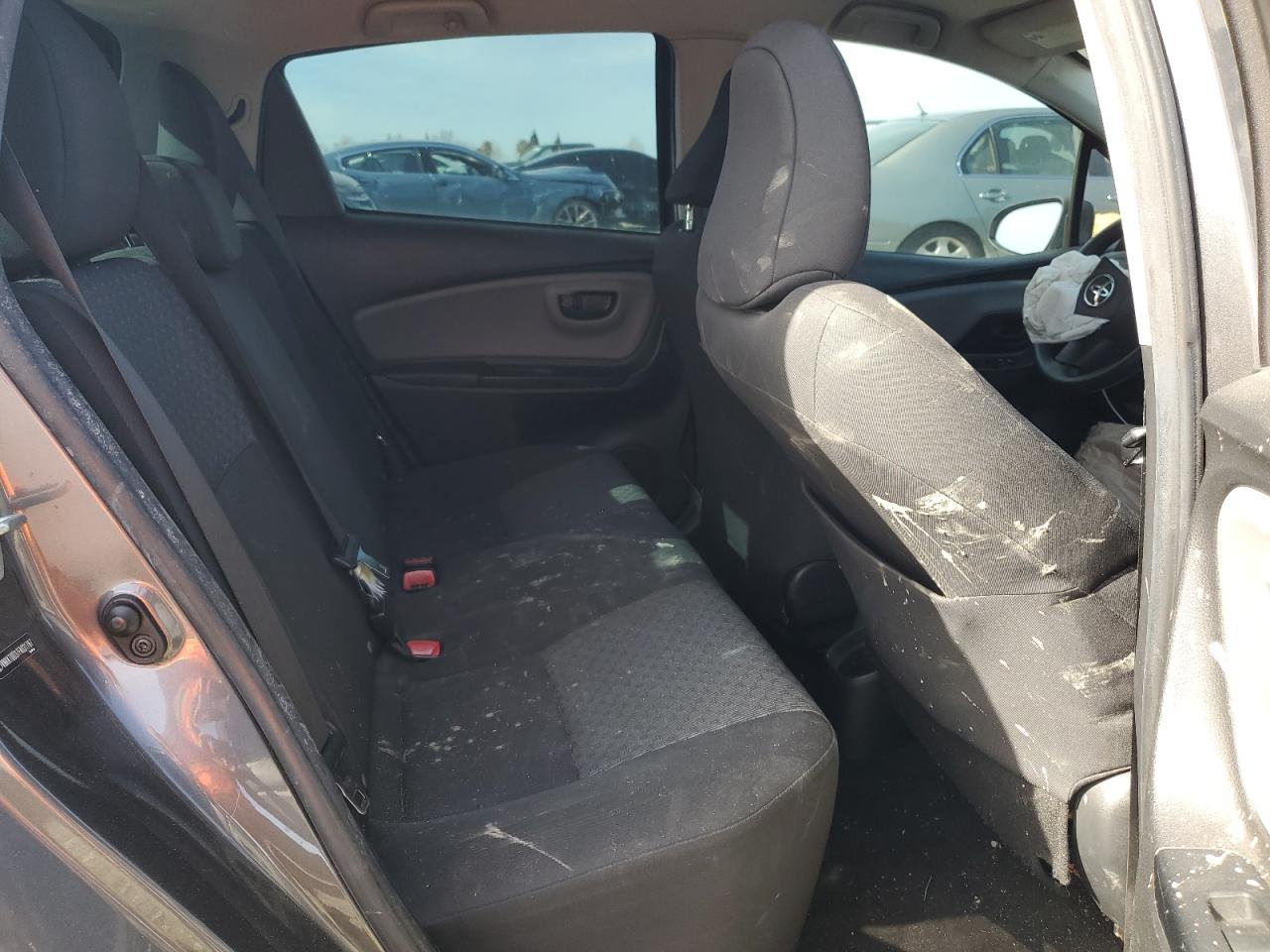 2015 Toyota Yaris - Image 10