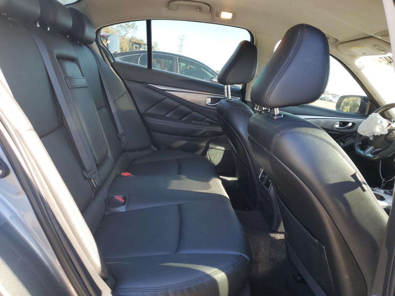 2015 Infiniti Q50 - Image 11
