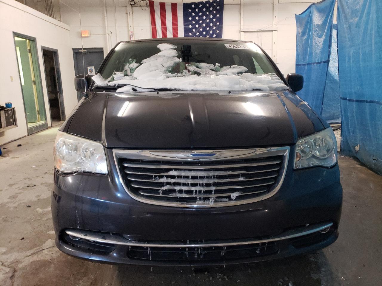 2013 Chrysler Town & Country - Image 5