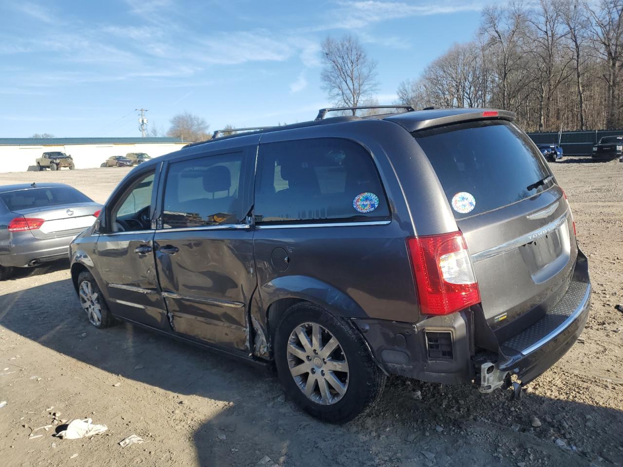 2015 Chrysler Town & Country - Image 2