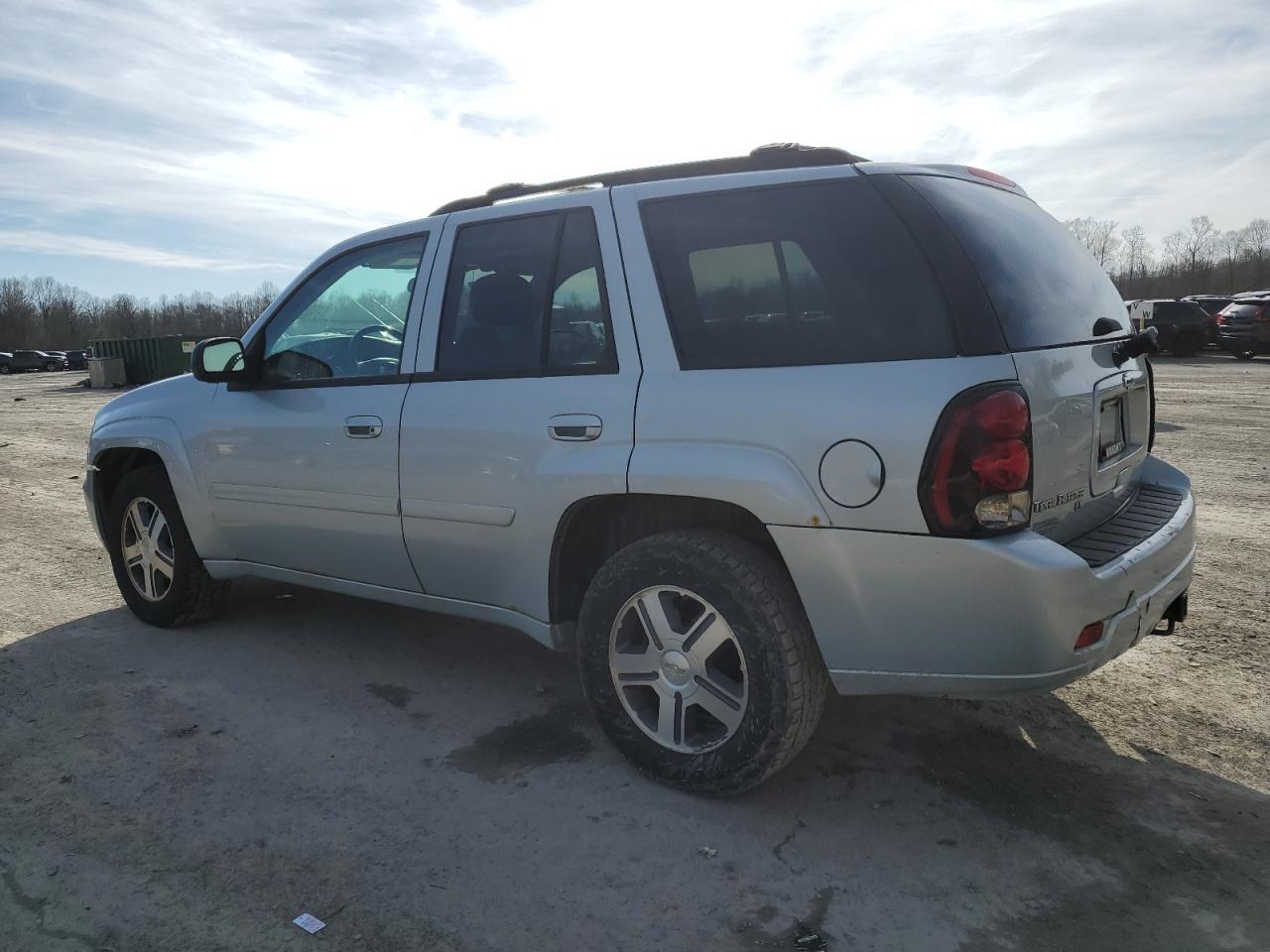 2008 Chevrolet TrailBlazer - Image 2