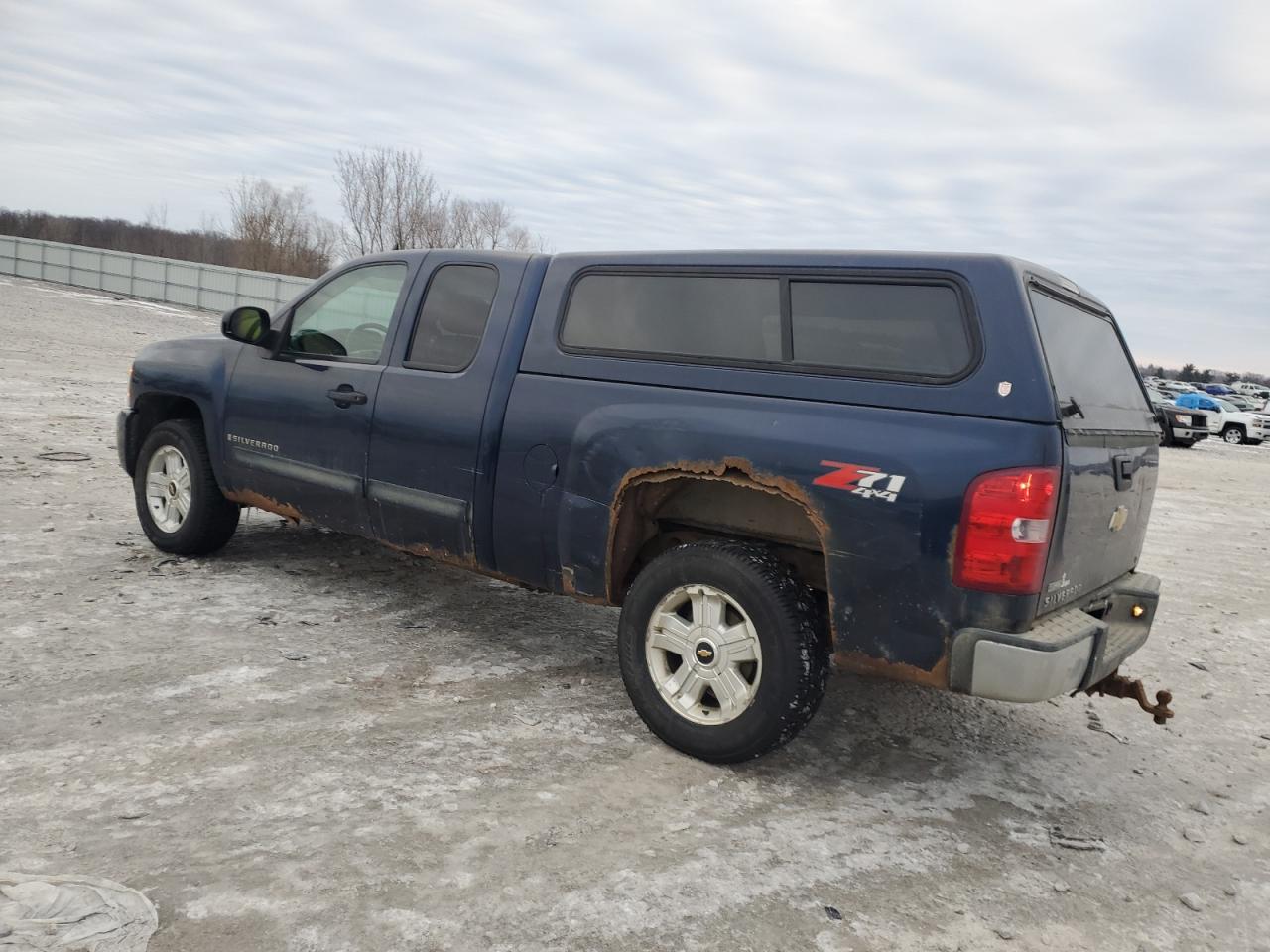 2009 Chevrolet Silverado - Image 2