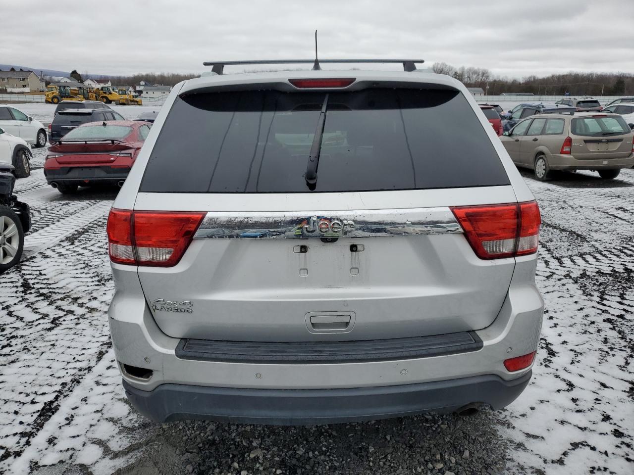 2011 Jeep Grand Cherokee - Image 6