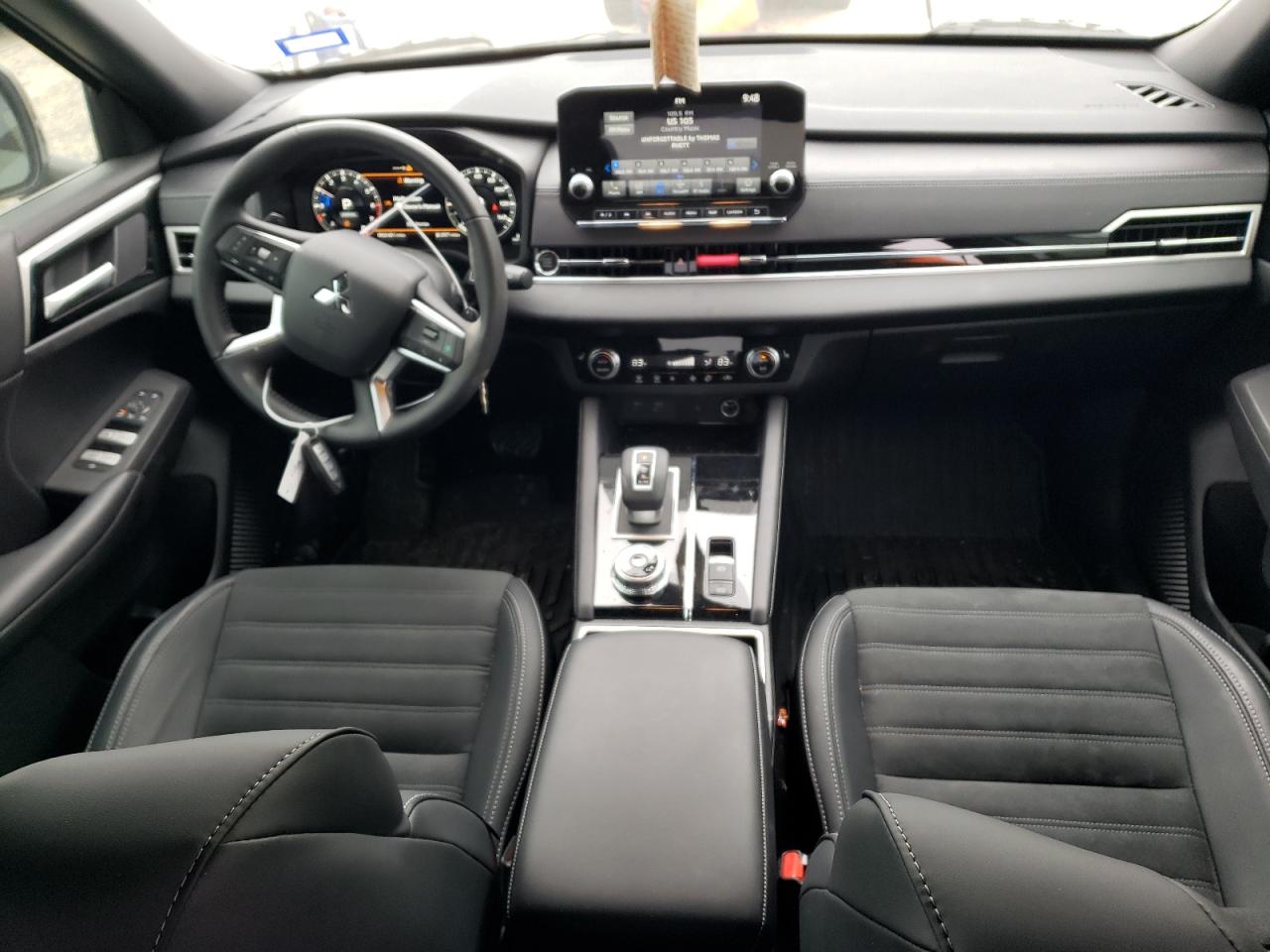 2024 Mitsubishi Outlander - Image 8