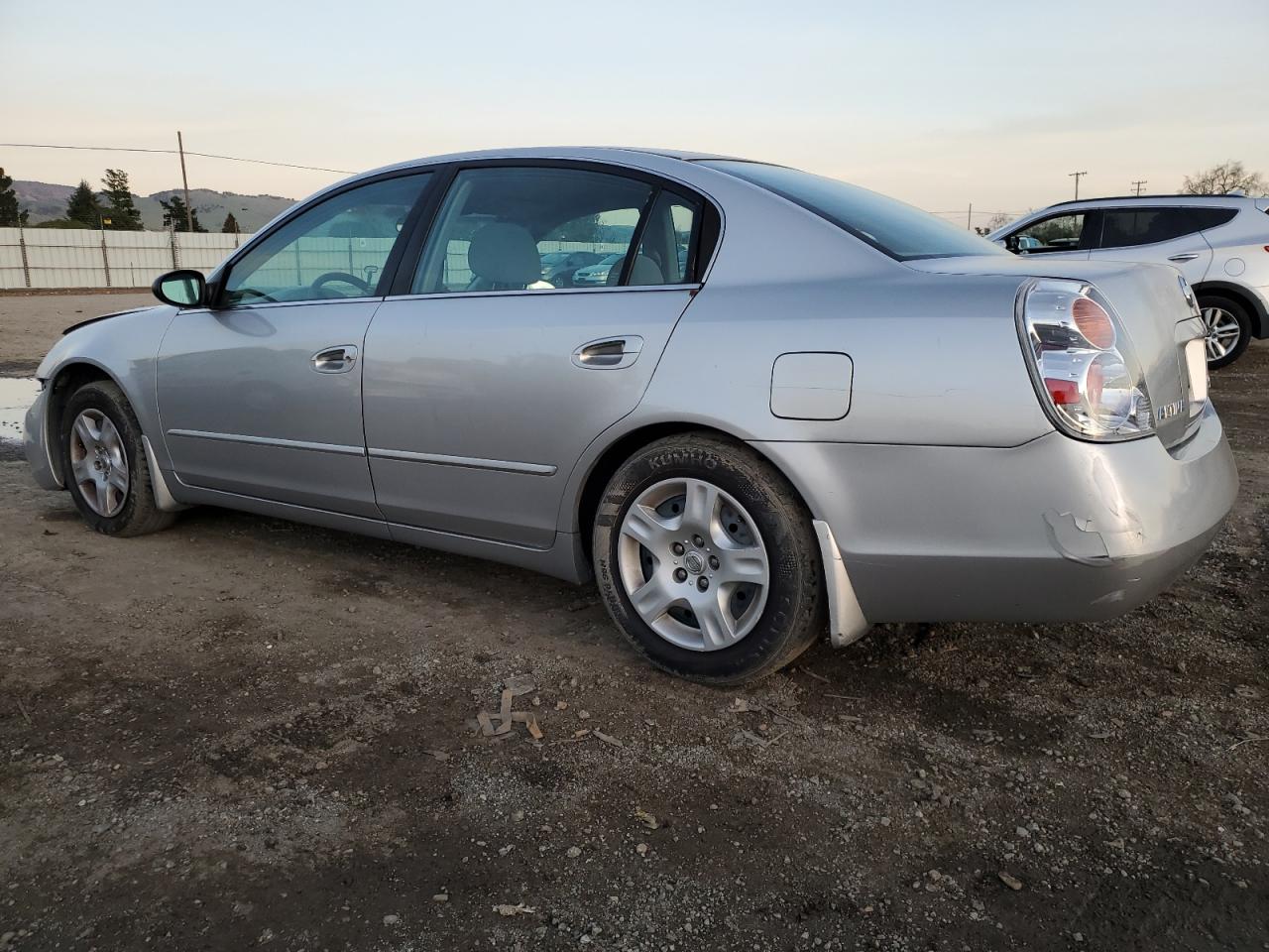2002 Nissan Altima - Image 2
