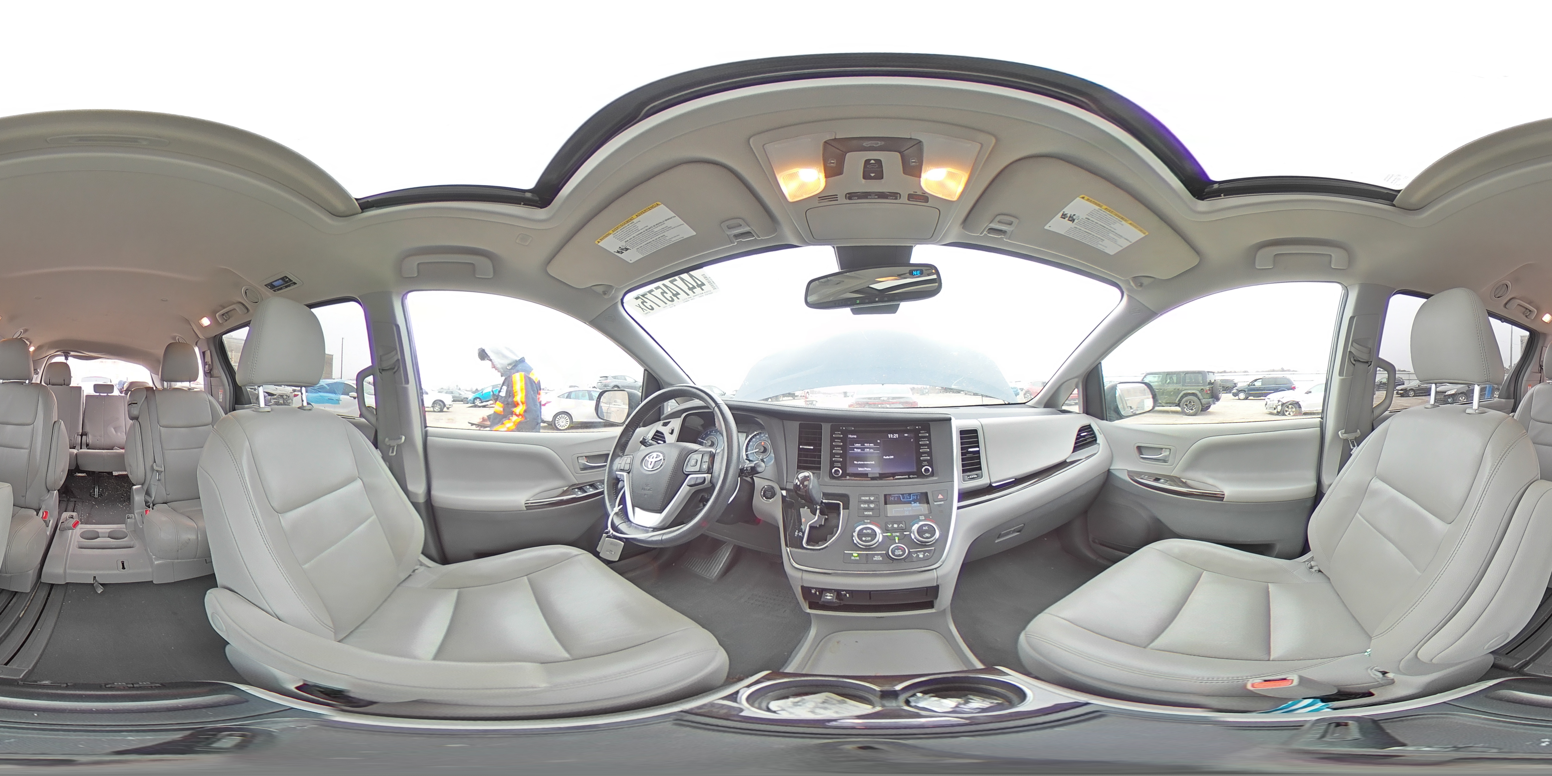 2019 Toyota Sienna - Image 14