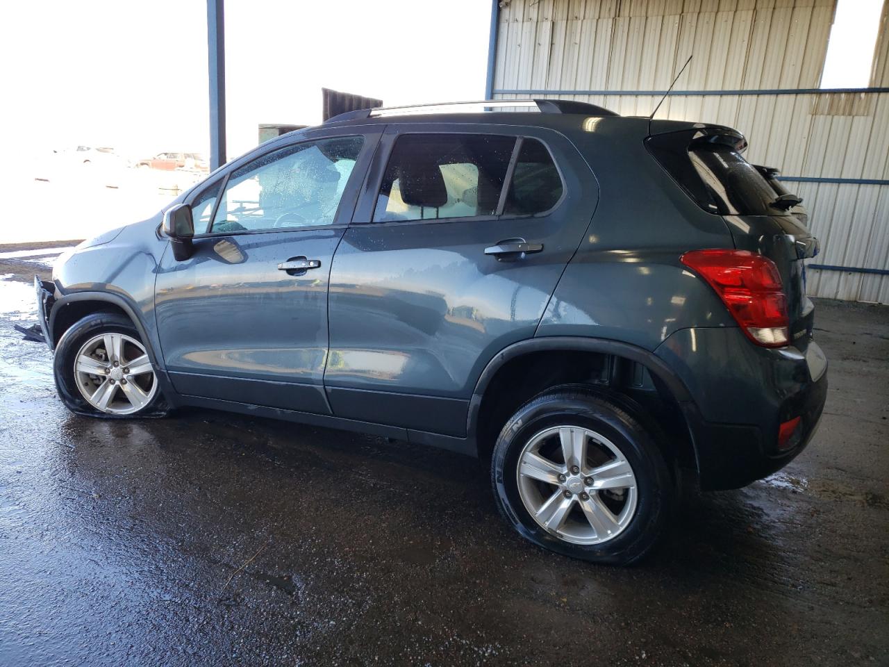 2022 Chevrolet Trax - Image 2