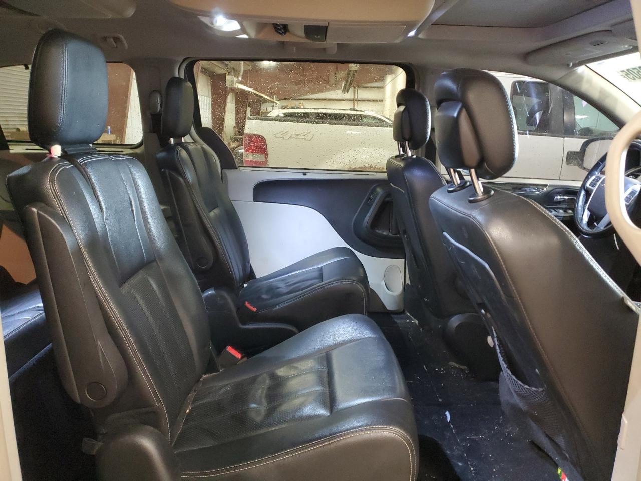2015 Chrysler Town & Country - Image 12