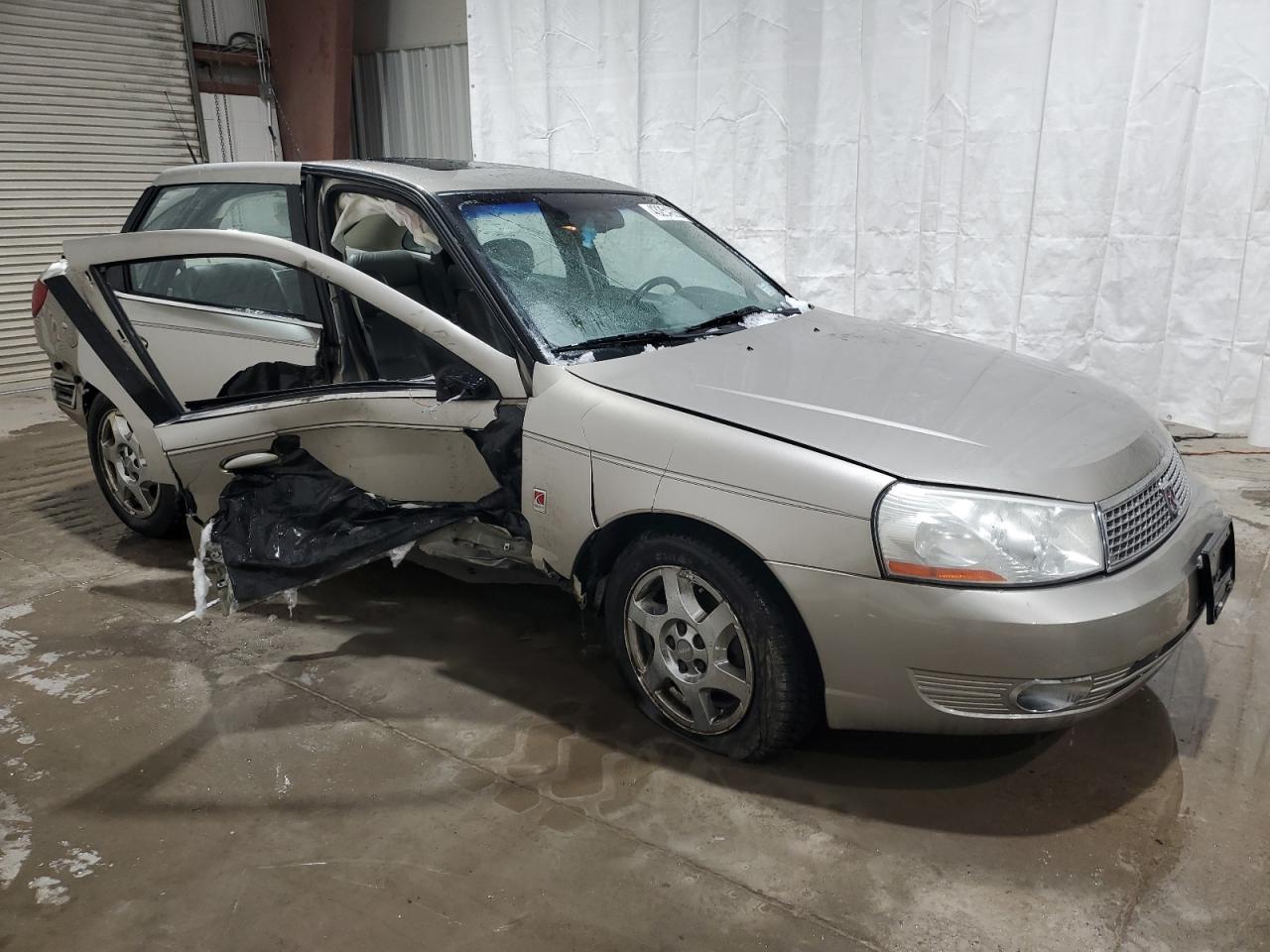 2003 Saturn LW - Image 4