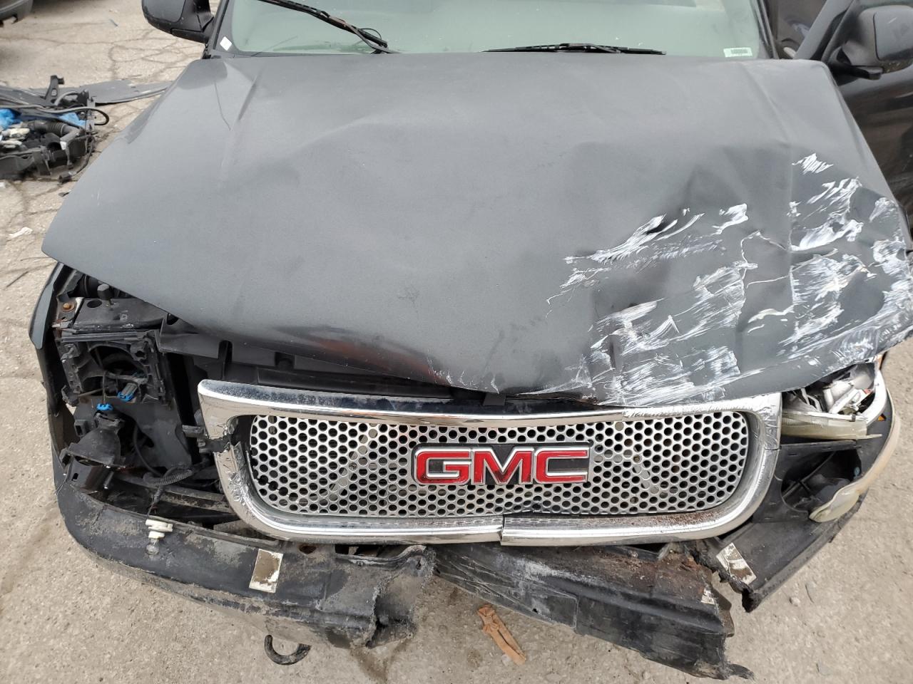 2004 GMC Yukon - Image 12