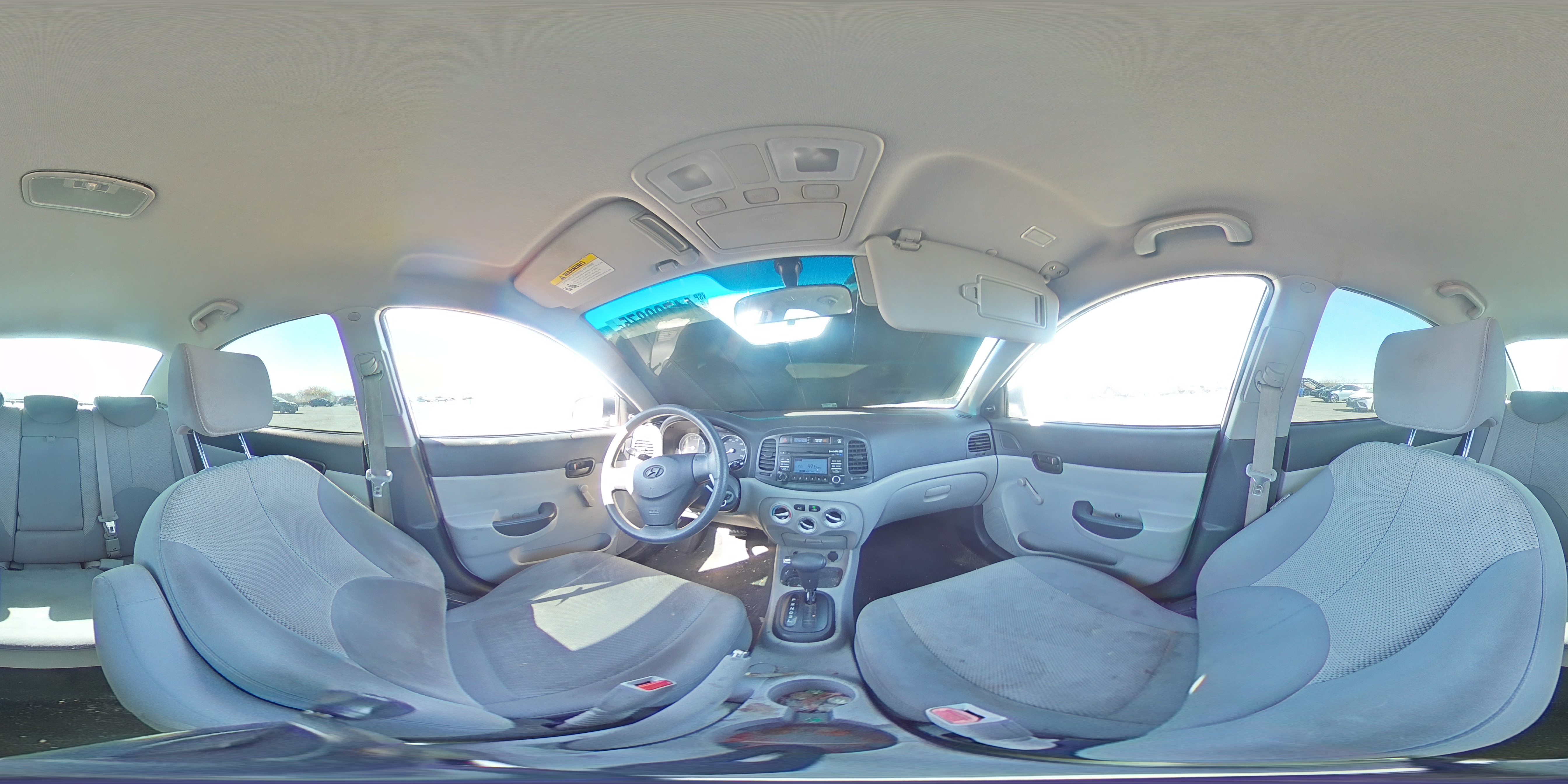 2010 Hyundai Accent - Image 13