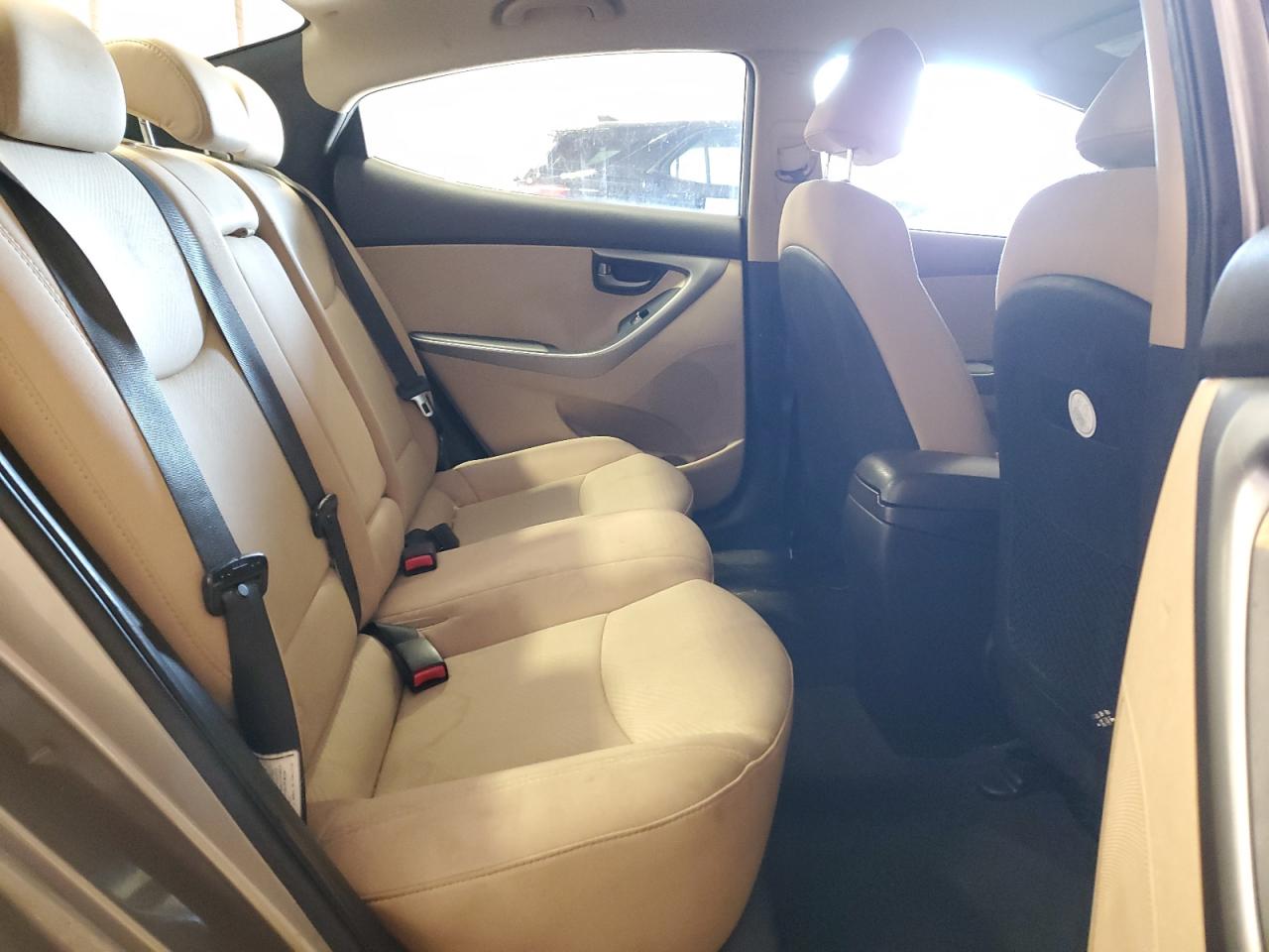 2013 Hyundai Elantra - Image 10