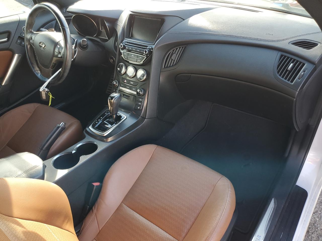 2015 Hyundai Genesis - Image 8