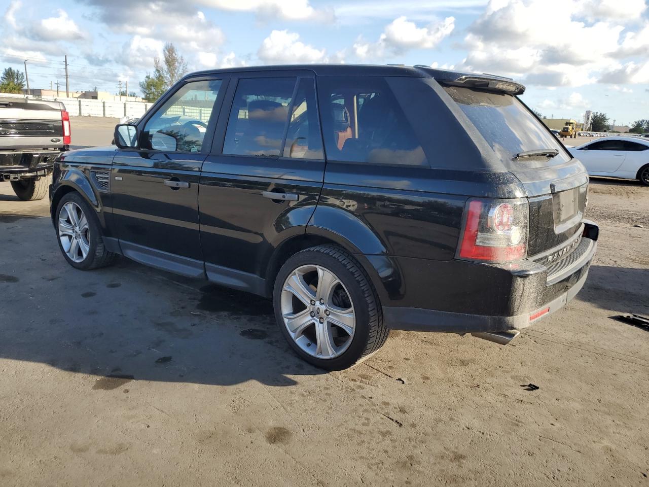 2011 Land Rover Range Rover - Image 2