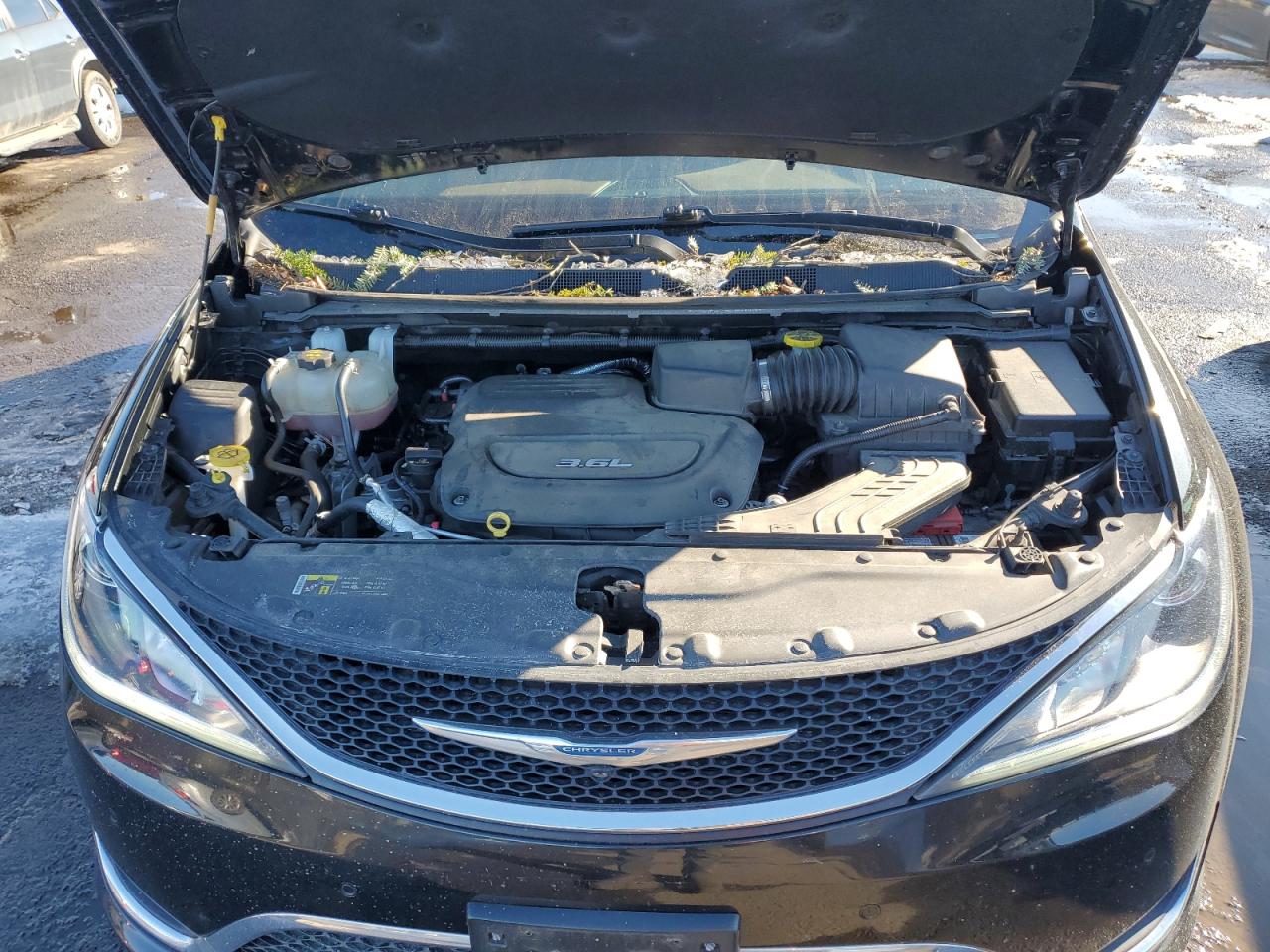 2017 Chrysler Pacifica - Image 12