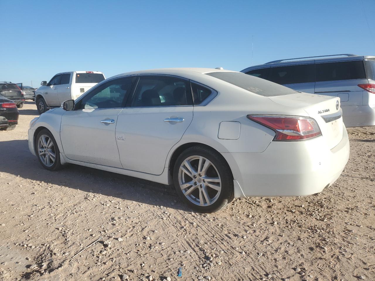 2015 Nissan Altima - Image 2