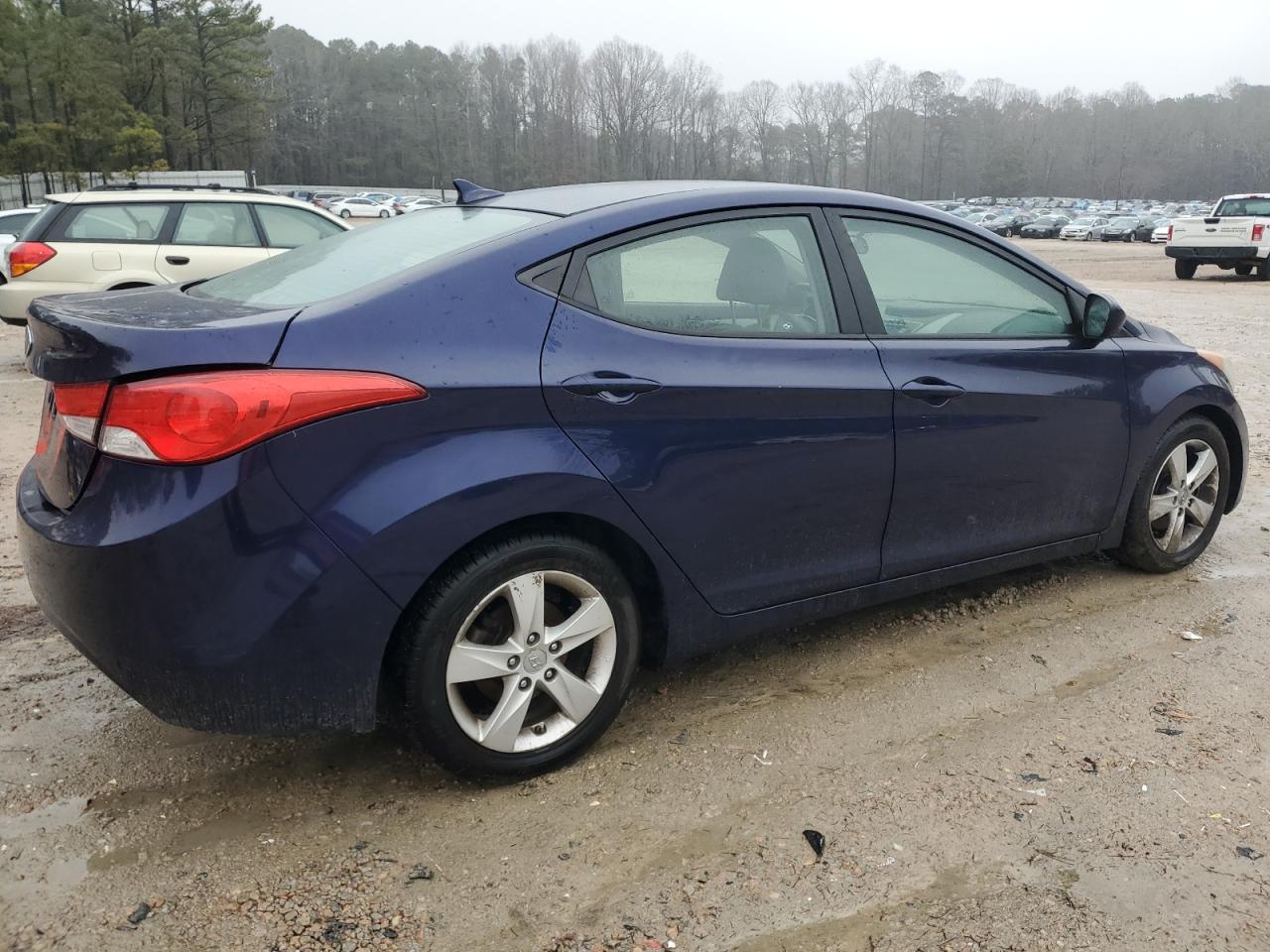 2013 Hyundai Elantra - Image 3