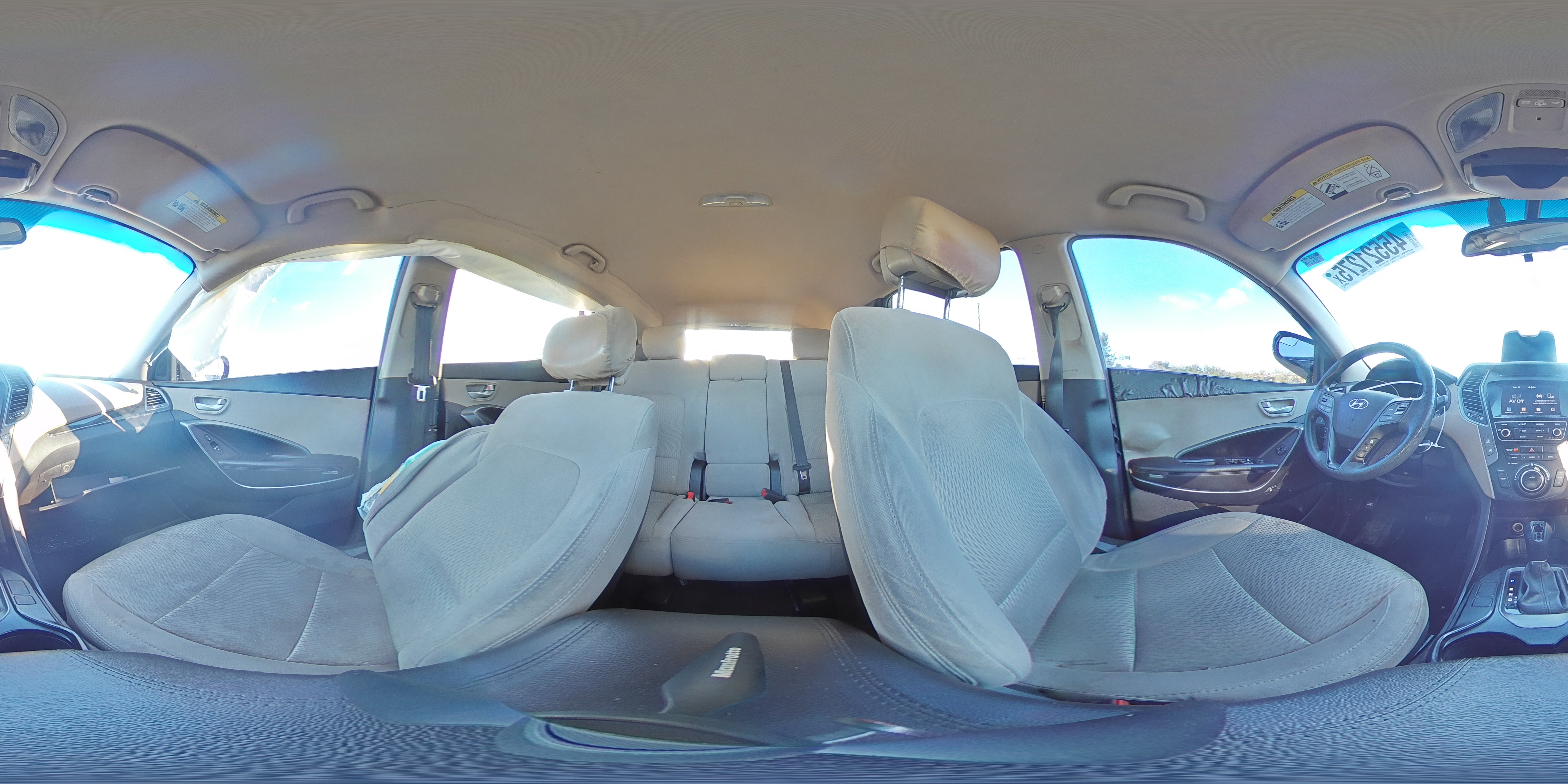 2017 Hyundai Santa Fe - Image 13