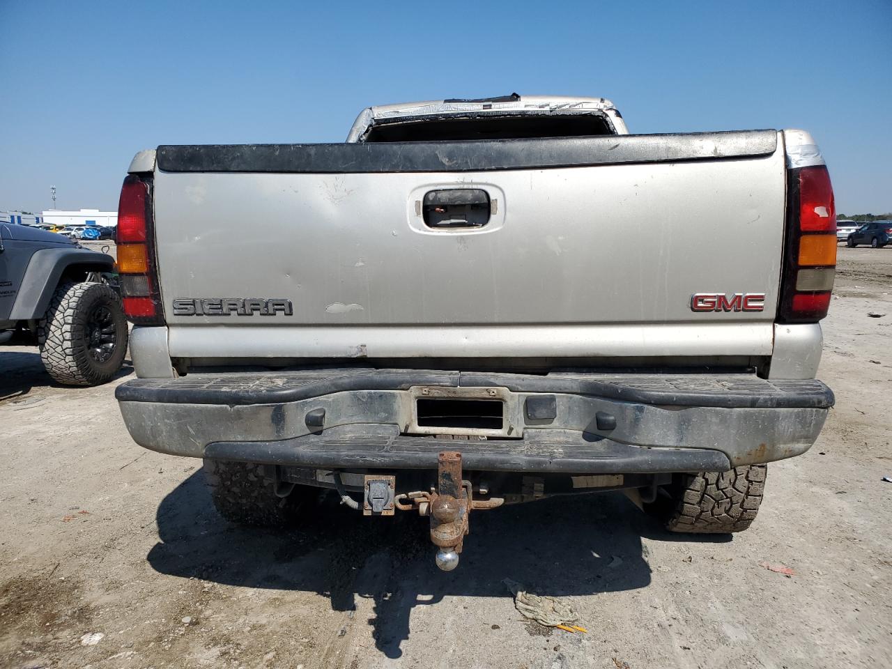 2004 GMC Sierra - Image 6