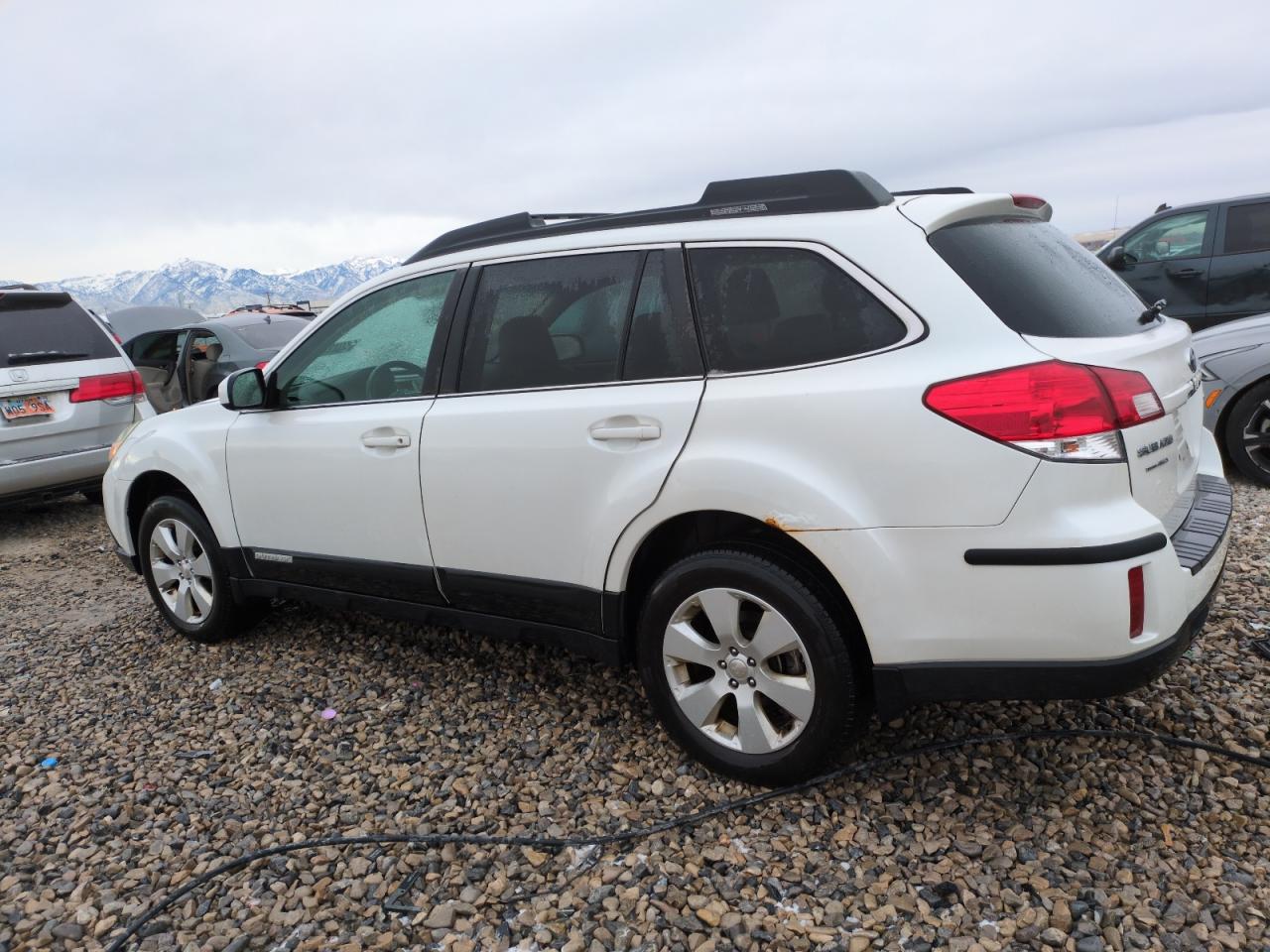 2010 Subaru Outback - Image 2