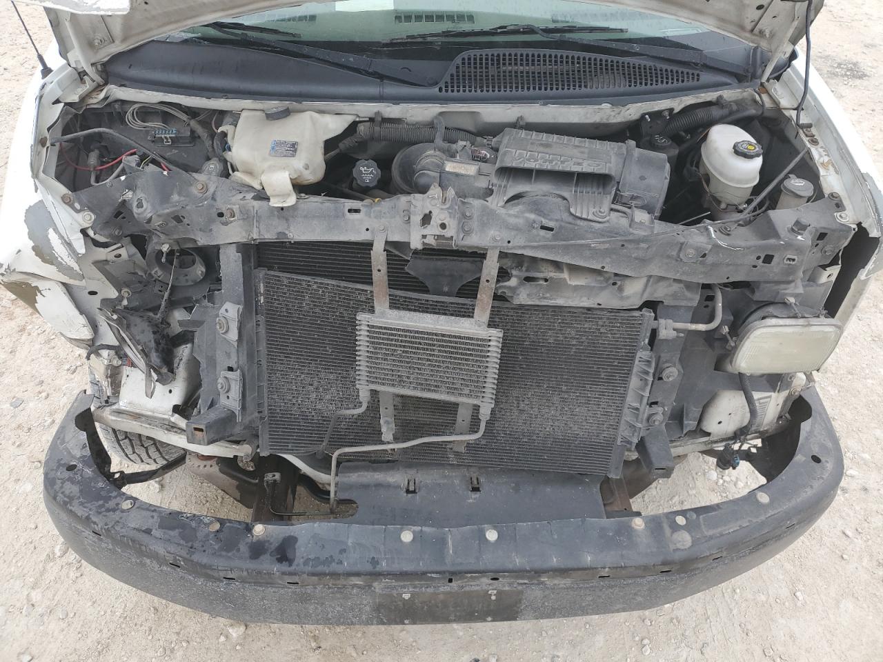 2011 Chevrolet Express - Image 13