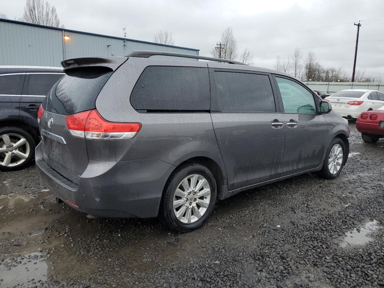 2011 Toyota Sienna - Image 3