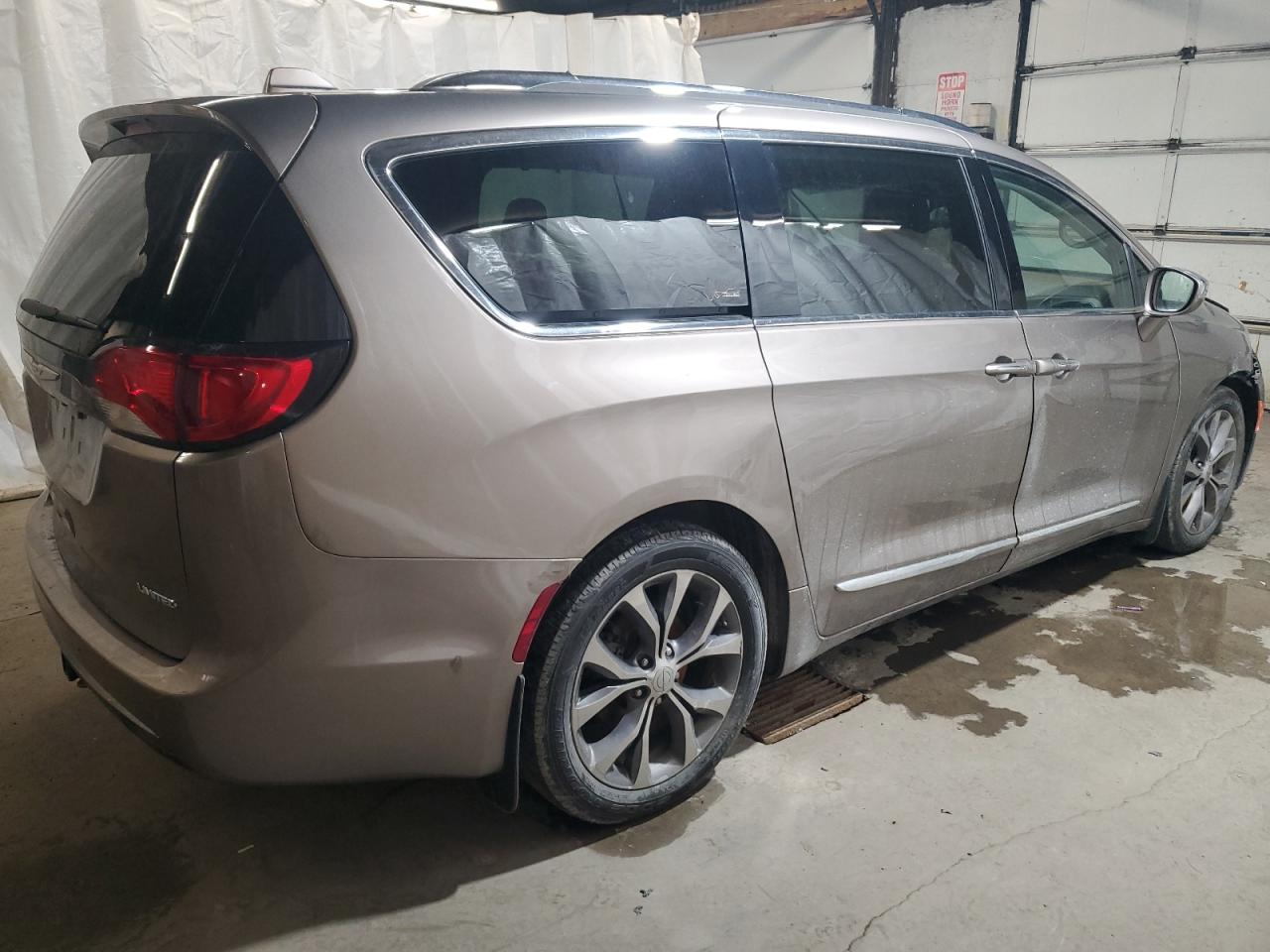 2018 Chrysler Pacifica - Image 3
