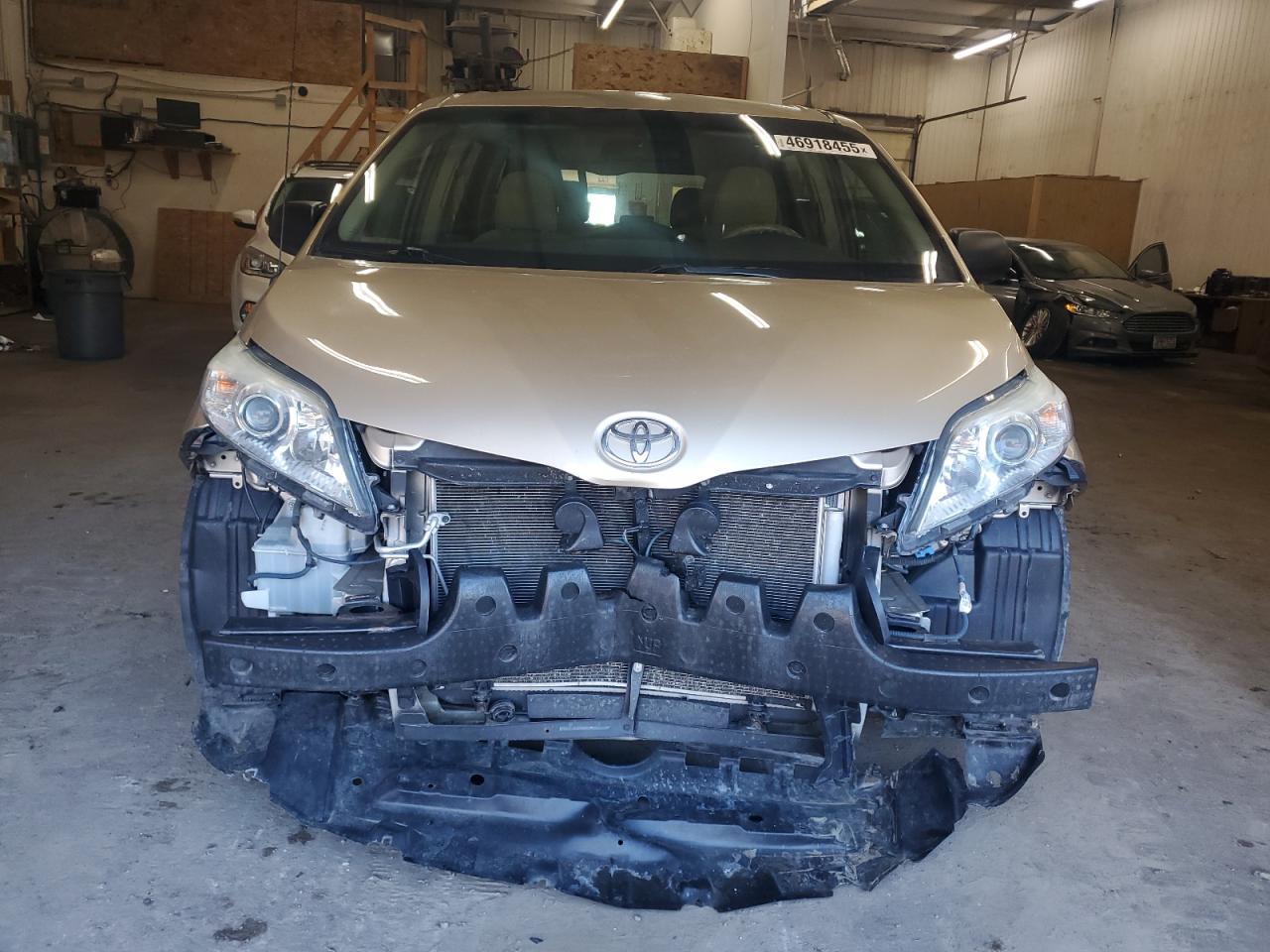 2013 Toyota Sienna - Image 5