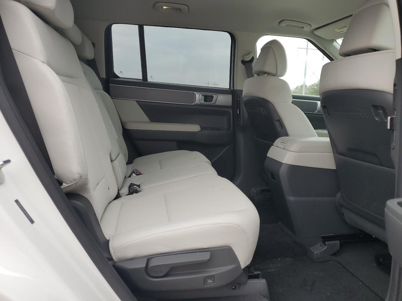 2024 Hyundai Santa Fe - Image 11