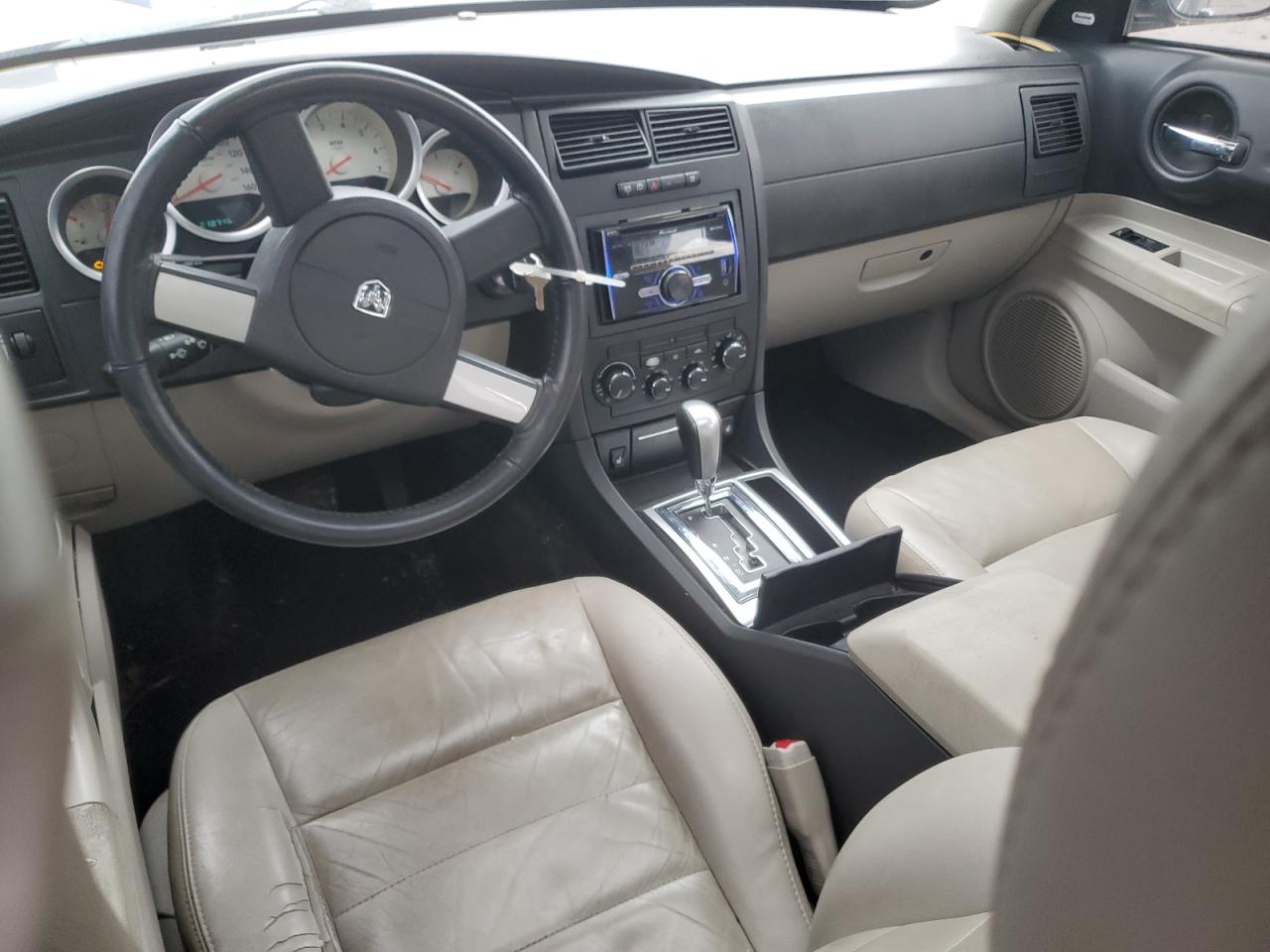 2005 Dodge Magnum - Image 8
